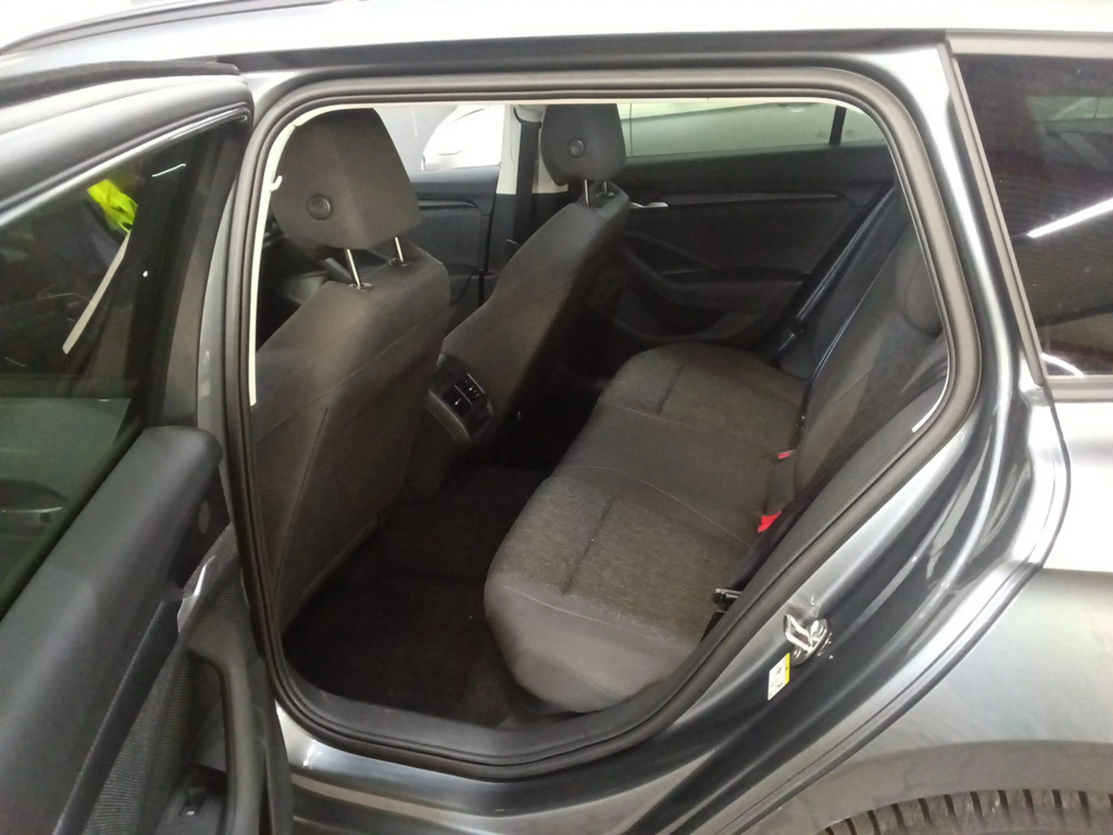 Skoda Superb 2.0 TDI Essence SHZ ACC LED NAVI AHK — photo 6
