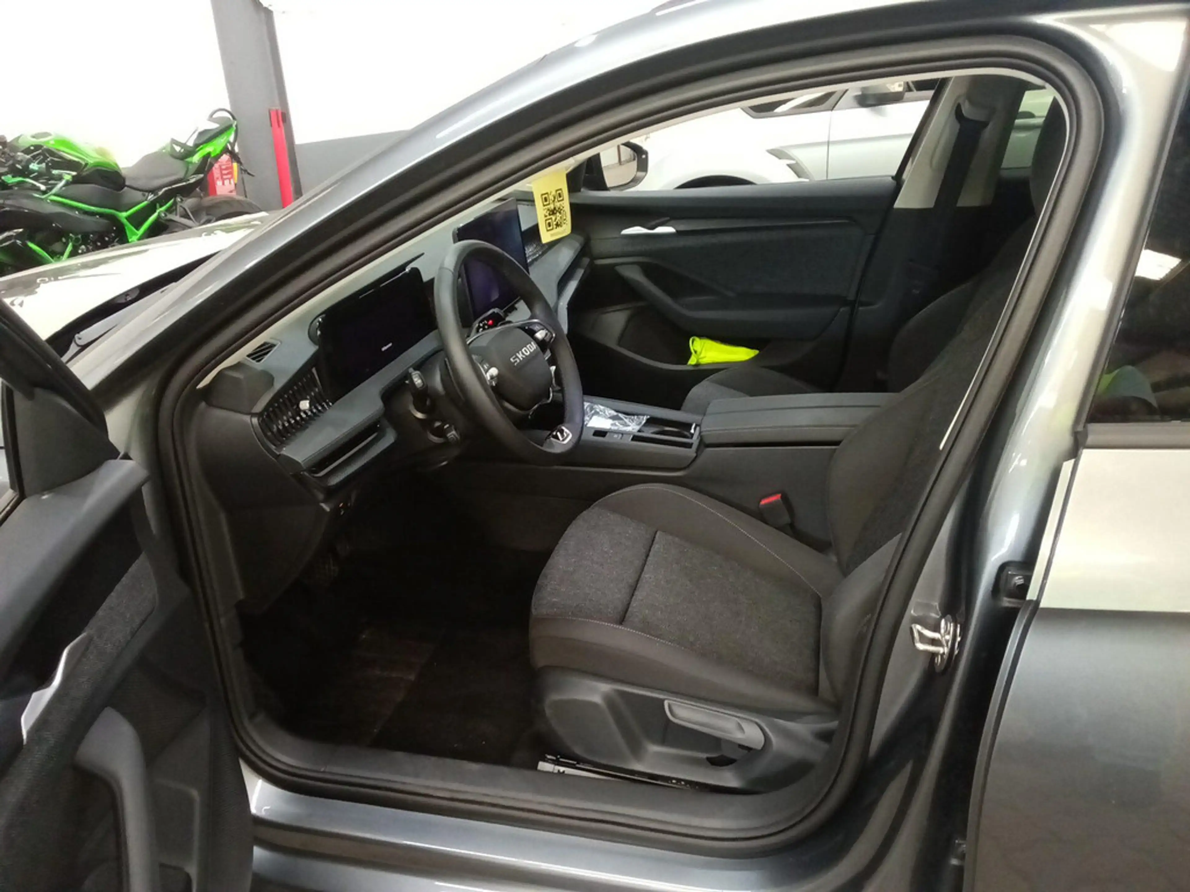 Skoda Superb 2.0 TDI Essence SHZ ACC LED NAVI AHK — photo 7