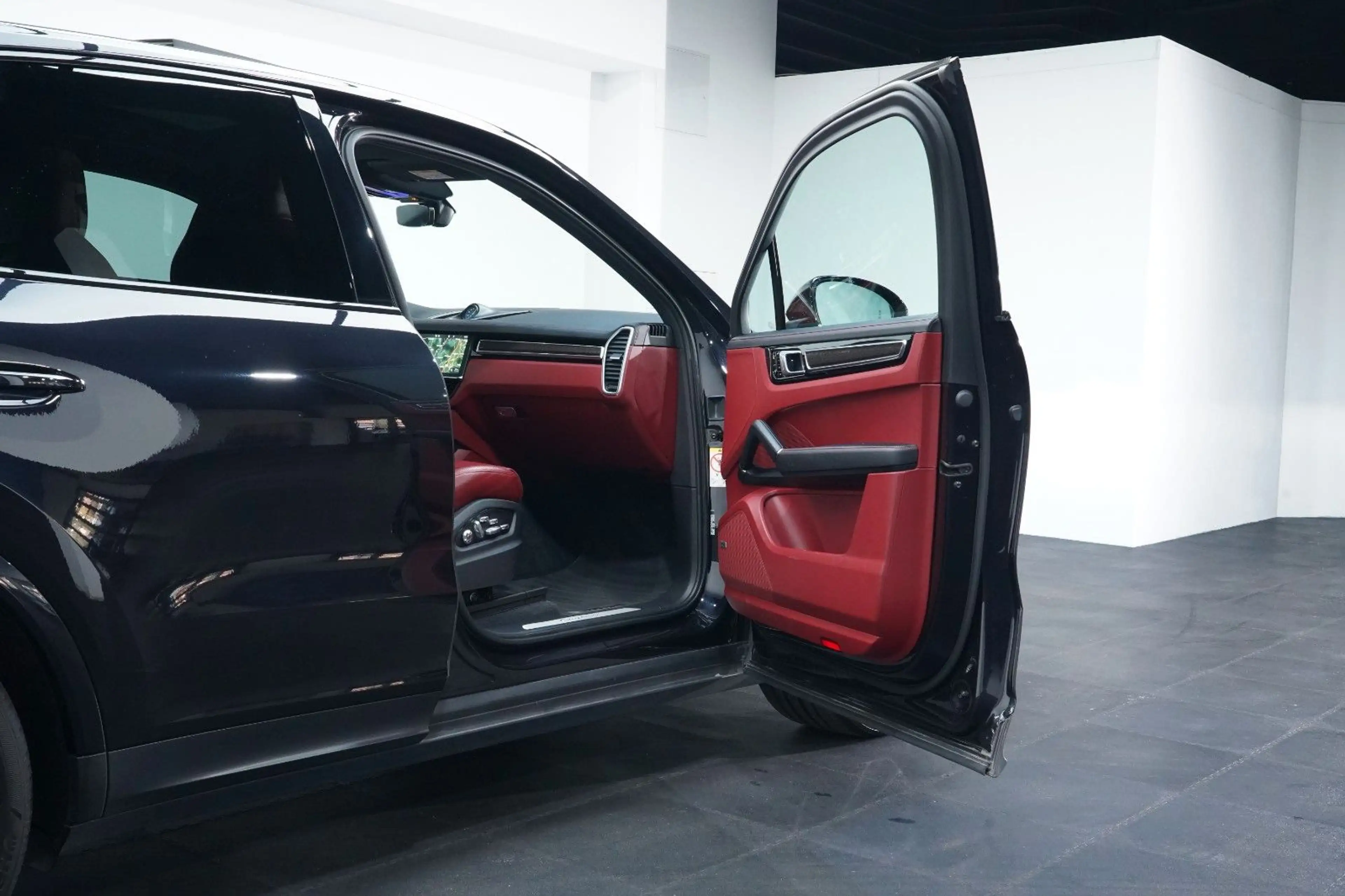 Porsche Cayenne E-Hybrid PDLS+/18-WEG/BOSE/PANO/CARPLAY — photo 9