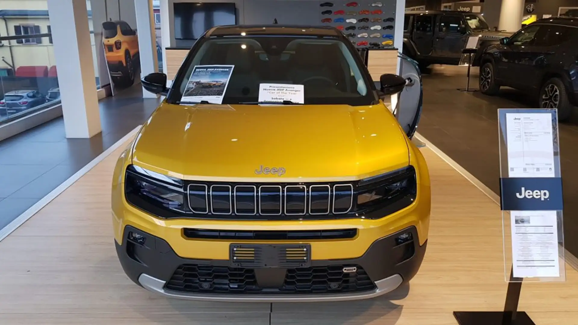 Jeep Avenger BEV Summit + Navigatore + Bicolor Giallo - 2