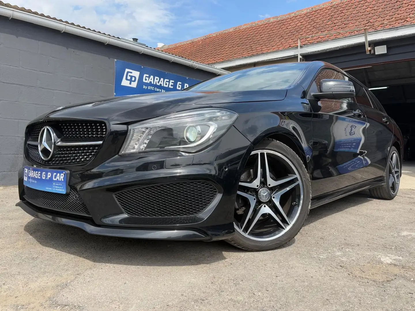 Mercedes-Benz CLA 200 dA Shooting Break AMG Line Noir - 1