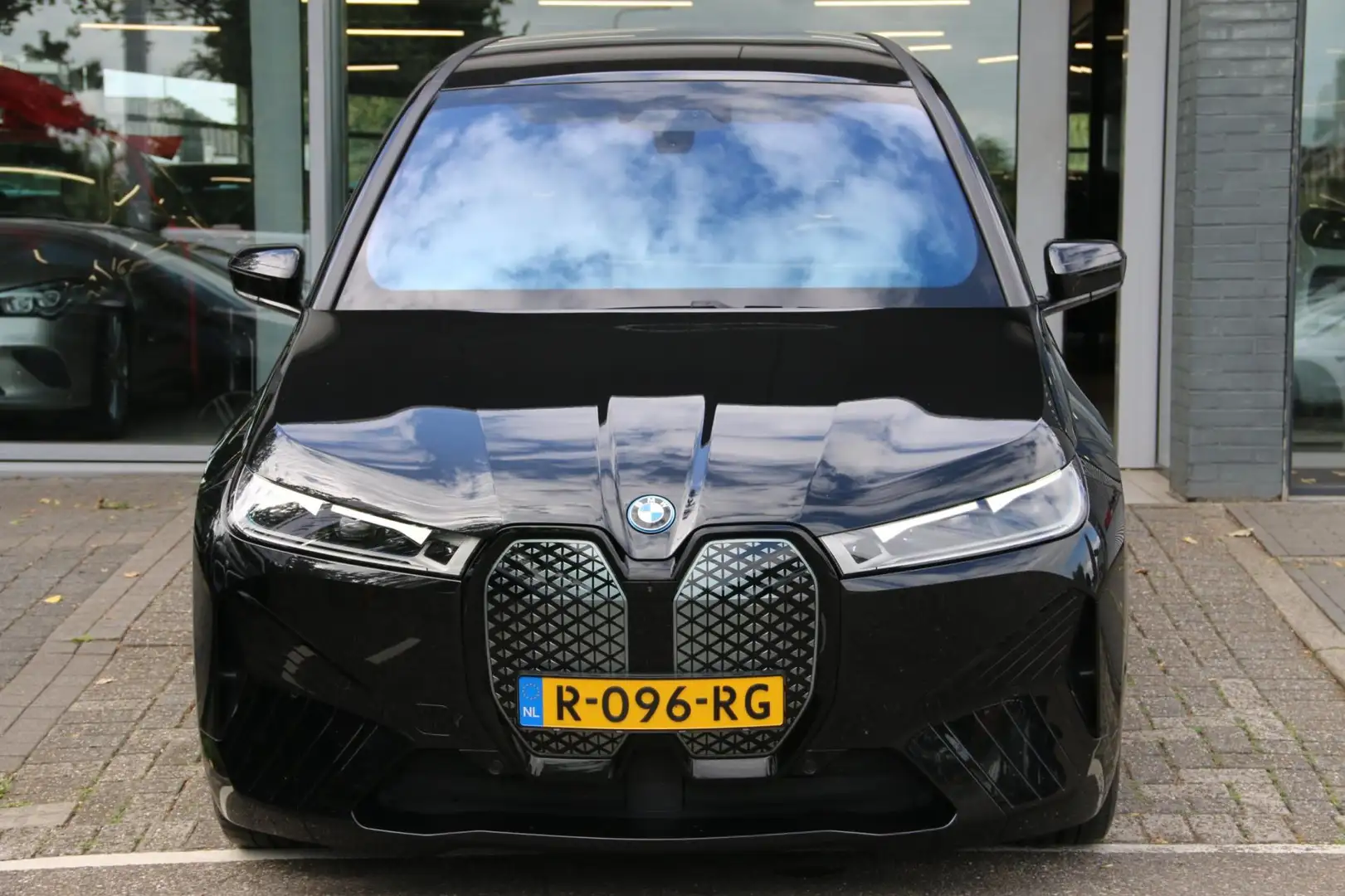 BMW iX XDrive40 Executive 77 kWh INCL BTW TREKHAAK Zwart - 2