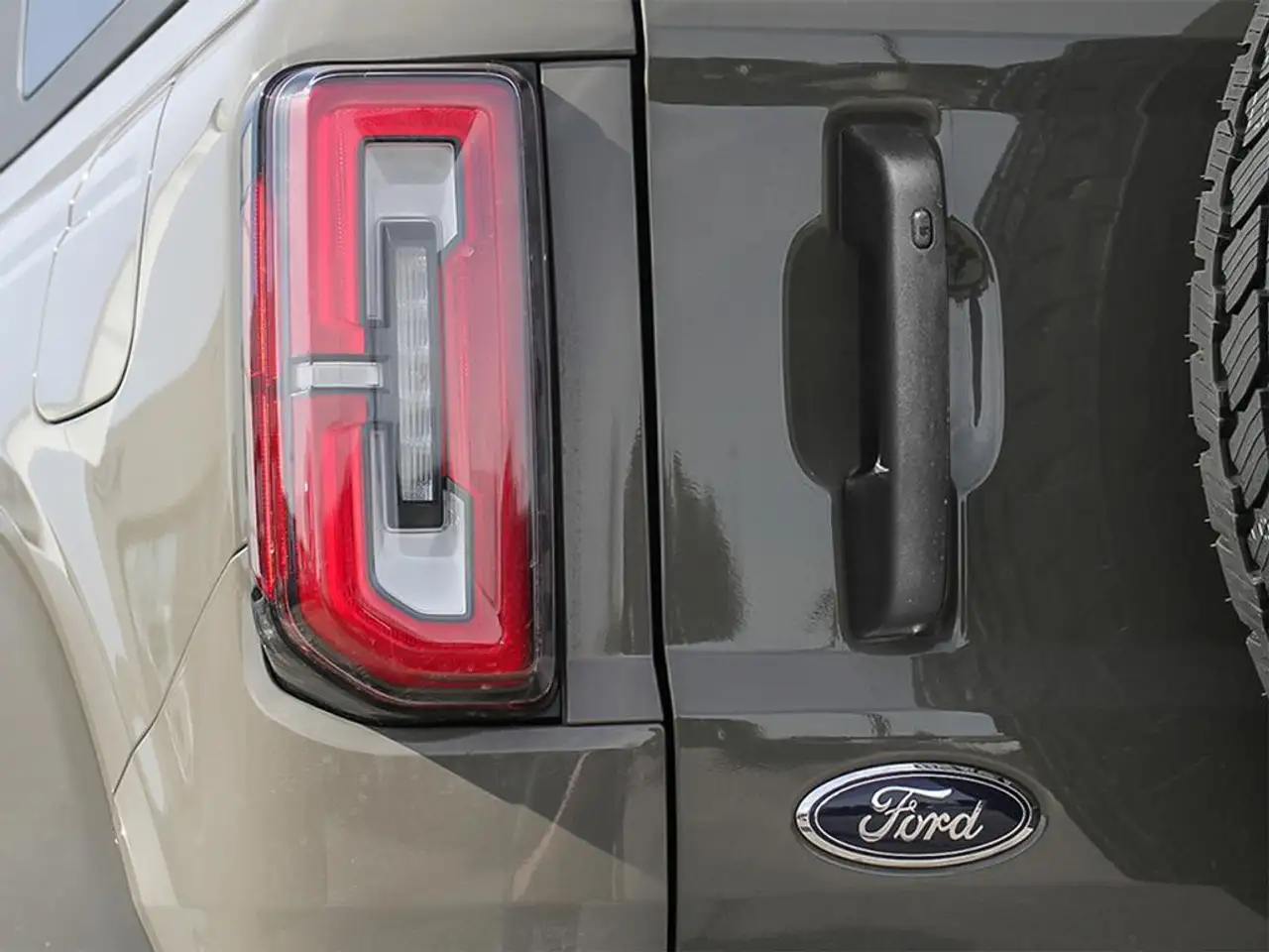 Ford Bronco снимка Ford Bronco
