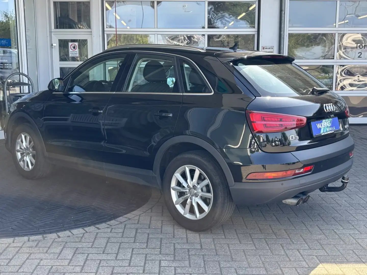 Audi Q3 1,4TFSI AHK LED Navi 1. Hd. Schwarz - 2