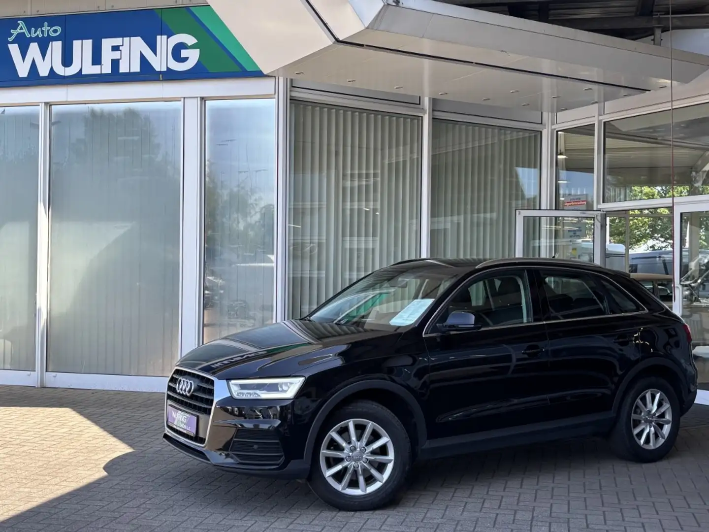 Audi Q3 1,4TFSI AHK LED Navi 1. Hd. Schwarz - 1