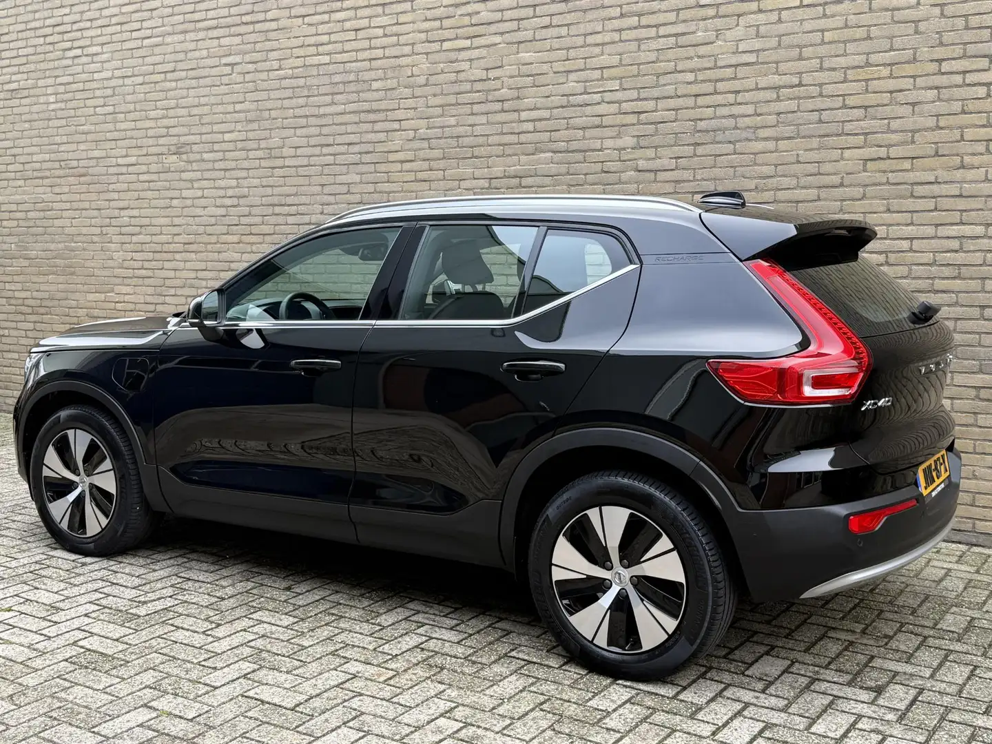 Volvo XC40 1.5 T4 211pk Recharge | 77.000km! | Navigatie | Cr Noir - 2