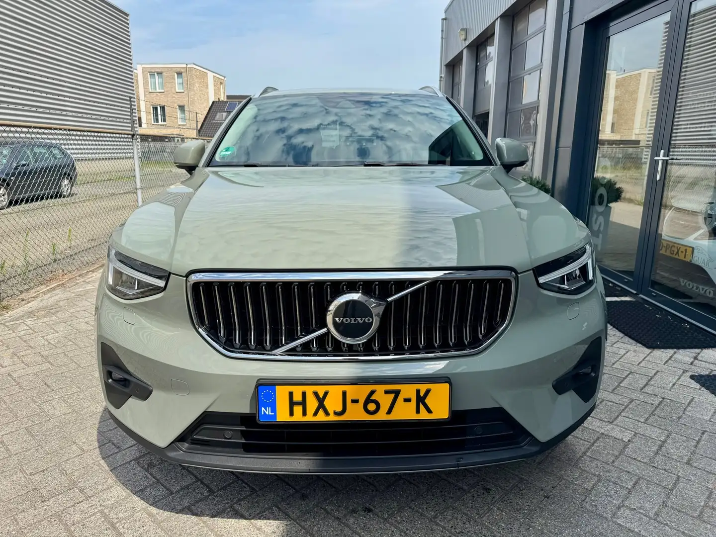 Volvo XC40 1.5 T5 Plug-in hybrid Plus Bright Groen - 2
