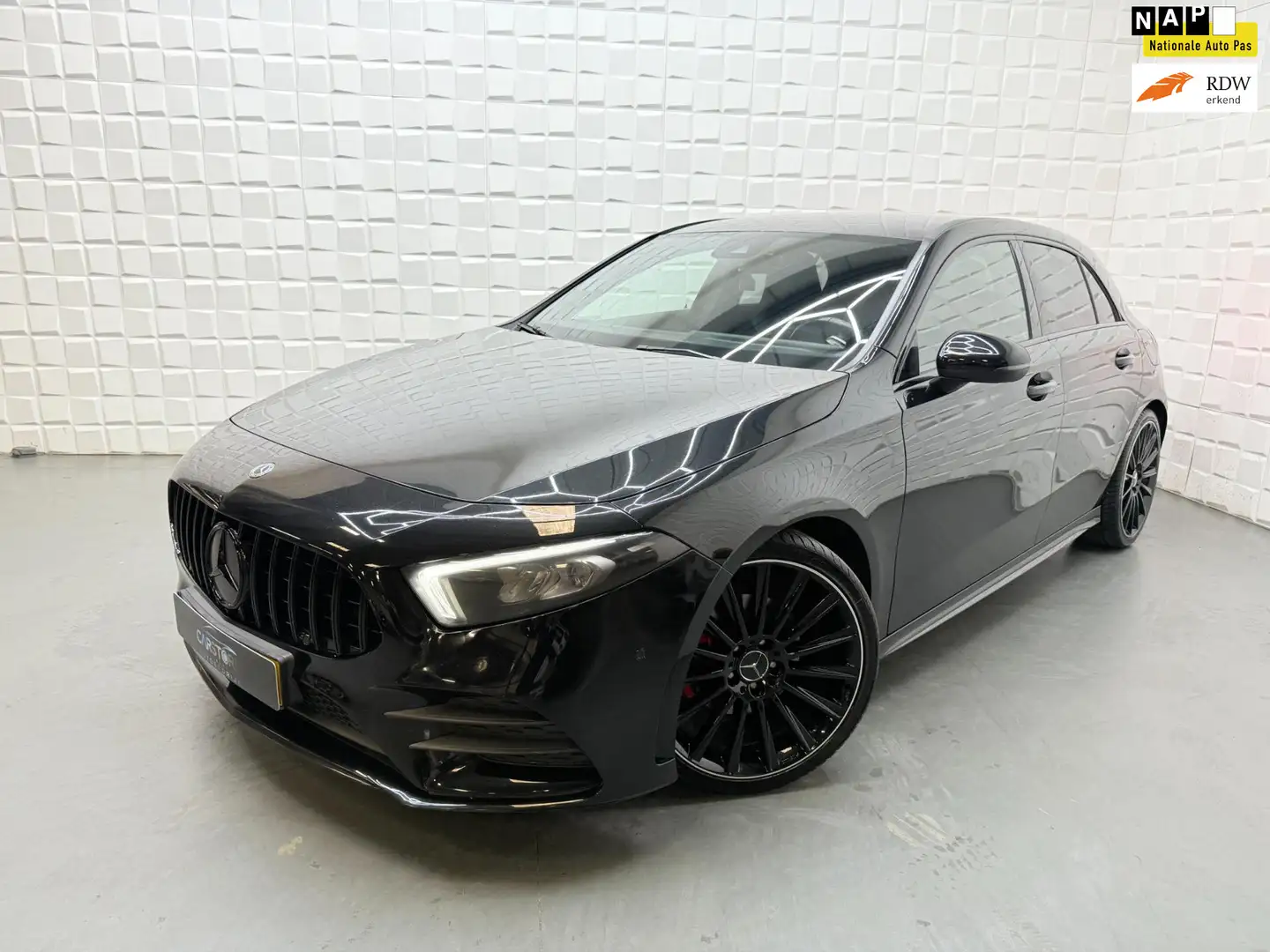 Mercedes-Benz A 200 AMG NIGHT LEER CAM BLACKPACK Zwart - 1
