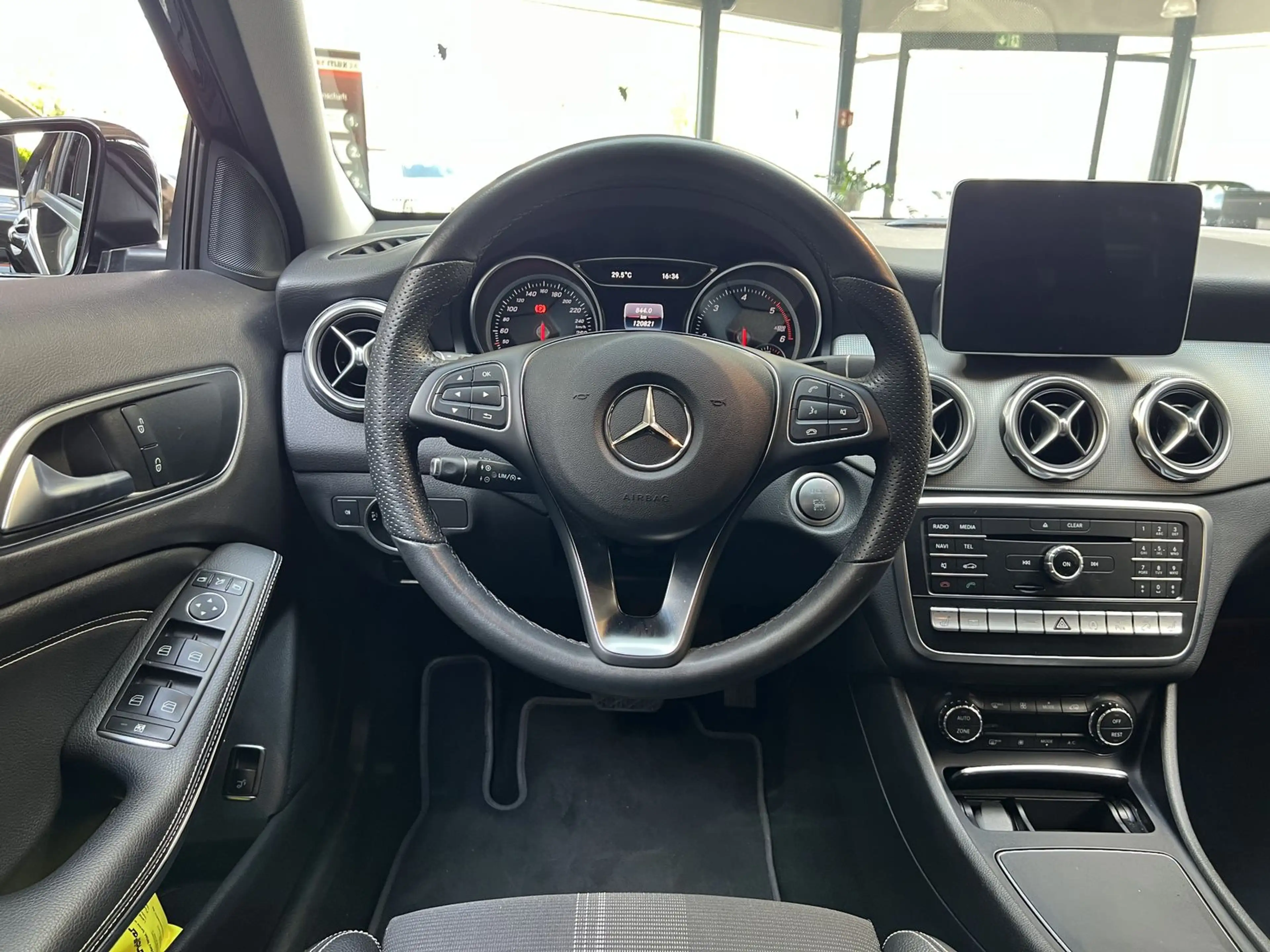 Mercedes-Benz GLA 220 GLA GLA 220d CDI 4M Aut Urban Navi Kamera — photo 11
