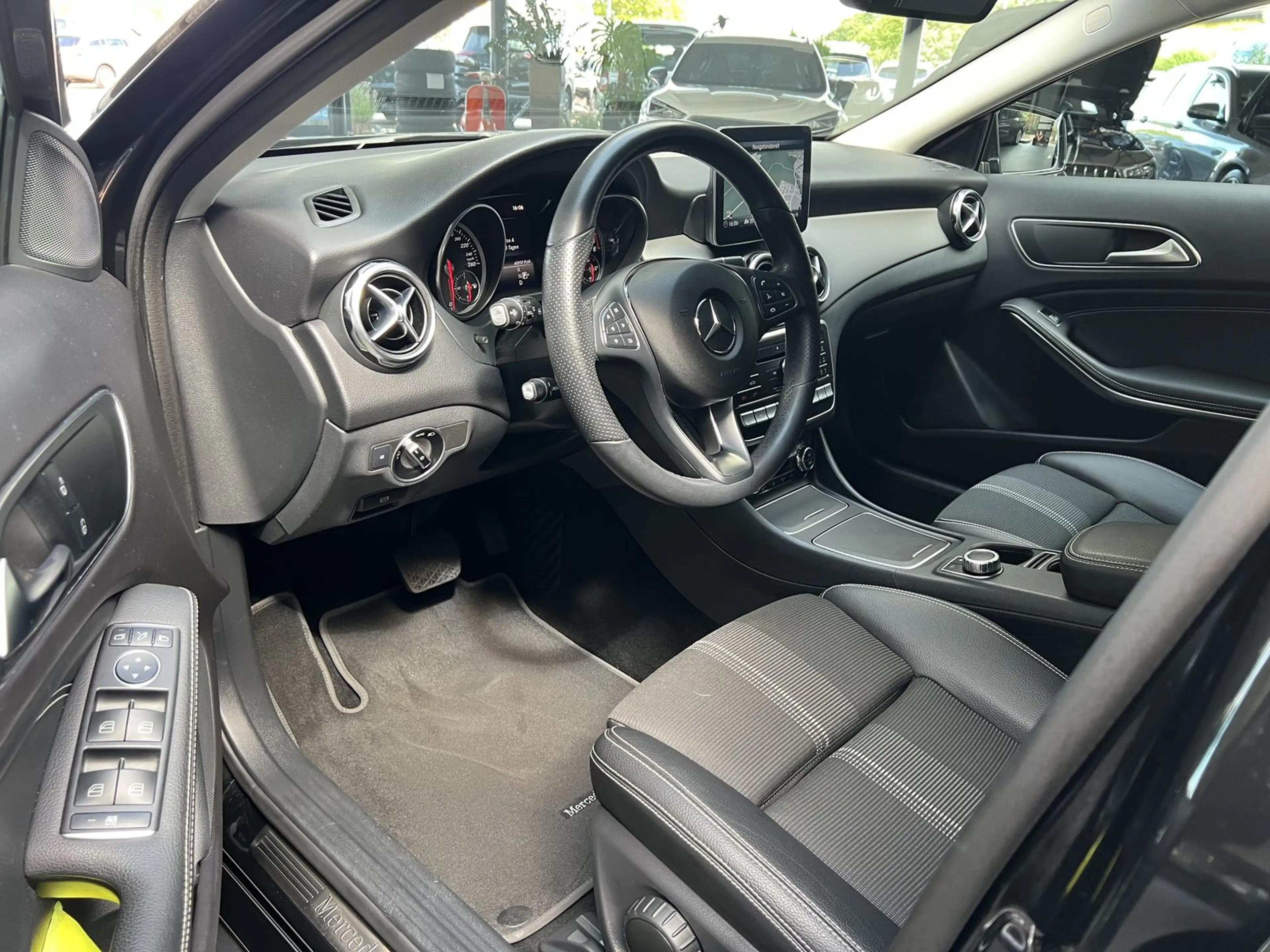 Mercedes-Benz GLA 220 GLA GLA 220d CDI 4M Aut Urban Navi Kamera — photo 8