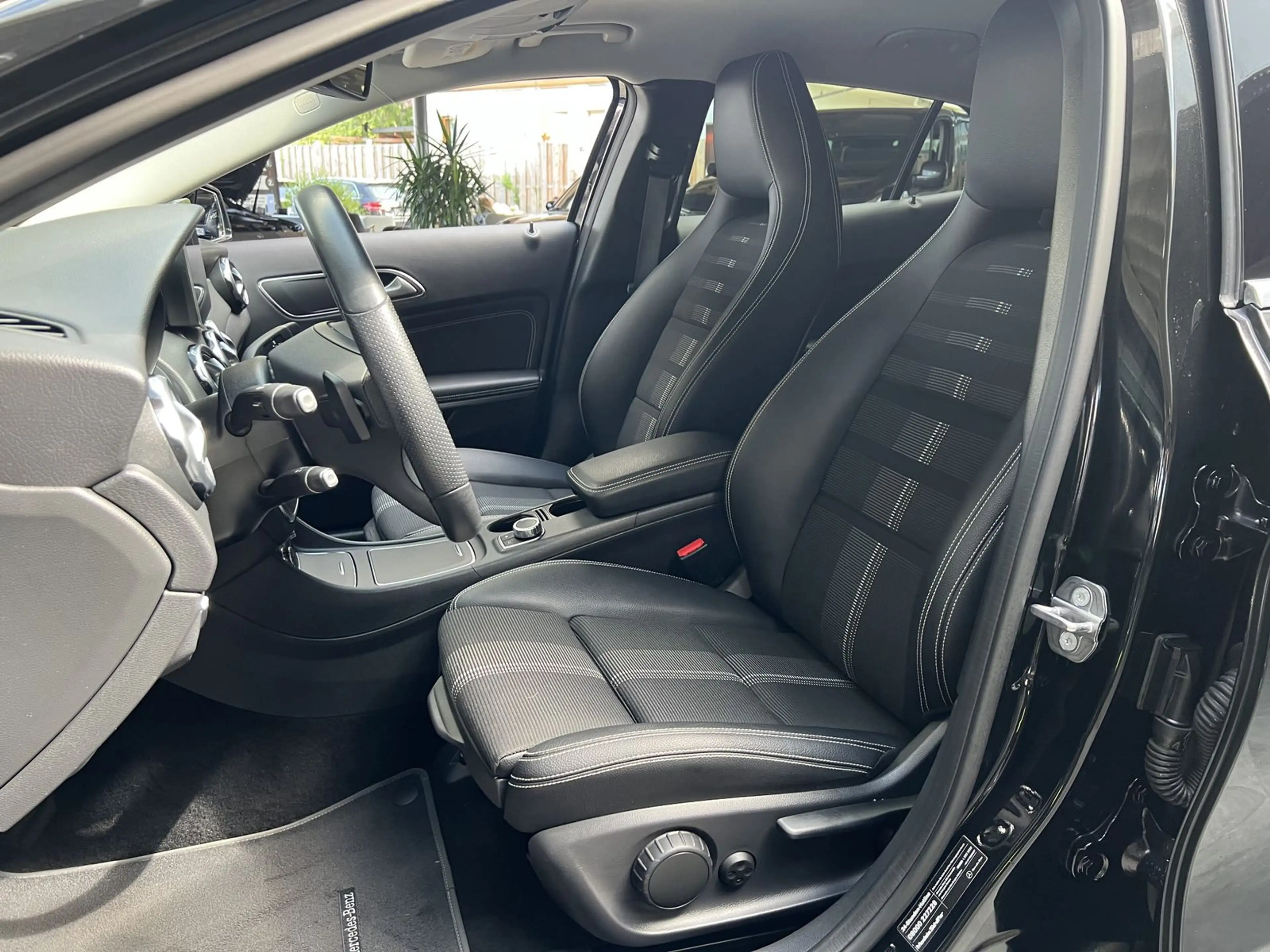 Mercedes-Benz GLA 220 GLA GLA 220d CDI 4M Aut Urban Navi Kamera — photo 2