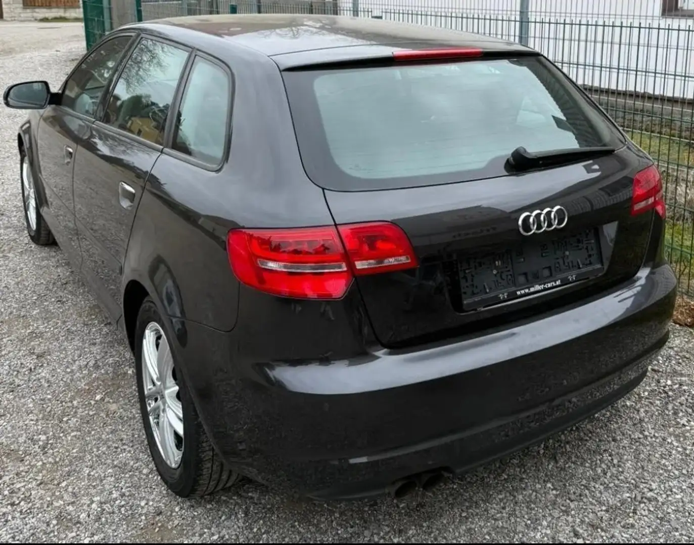 Audi A3 Ambiente 1.4l TFSI Sportback mit 7 Gang S-Tronic Grau - 2
