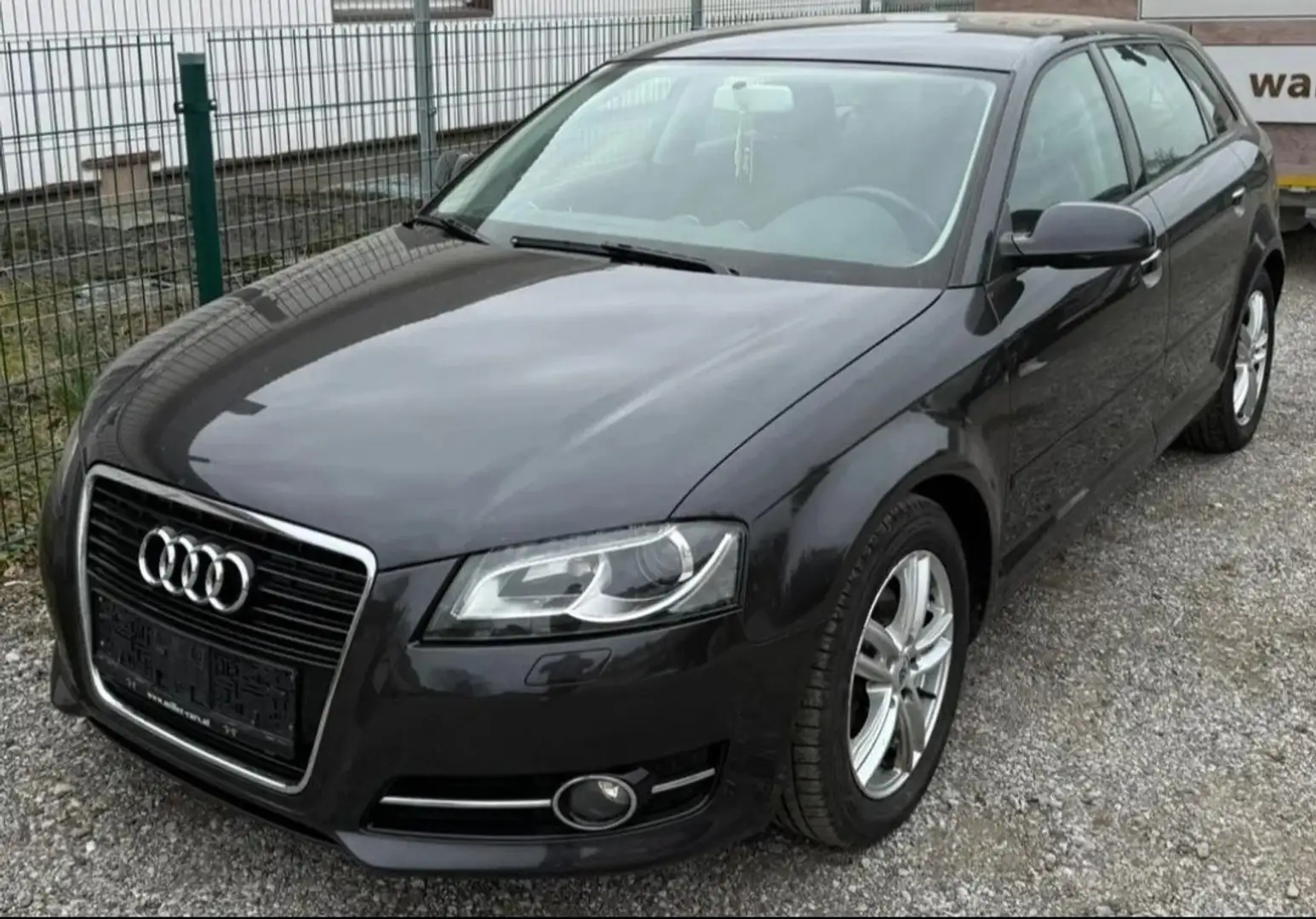 Audi A3 Ambiente 1.4l TFSI Sportback mit 7 Gang S-Tronic Grau - 1