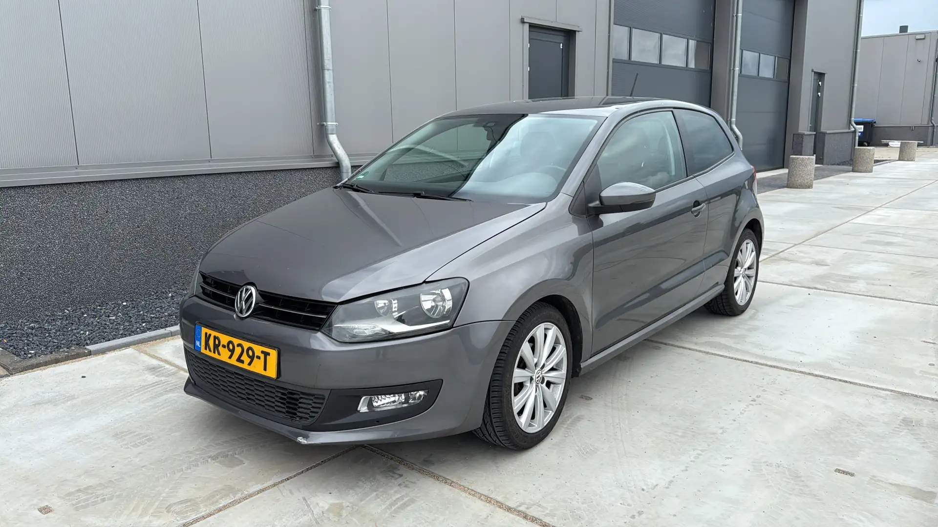 Volkswagen Polo 1.4-16V Highline Grijs - 2