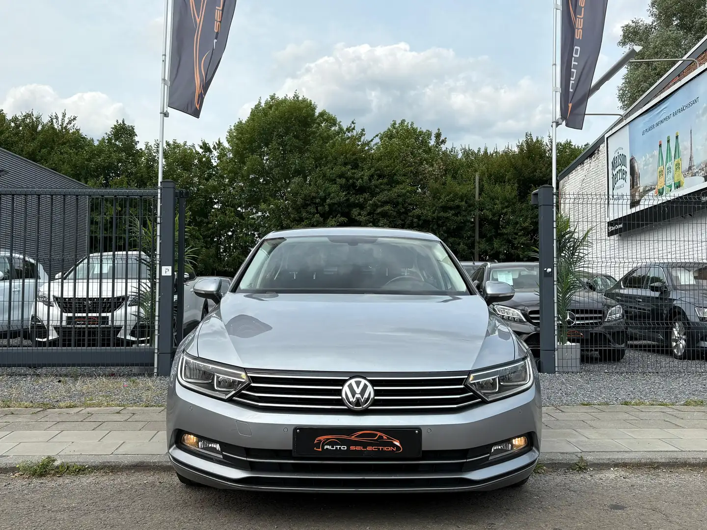 Volkswagen Passat 1.6TDI DSG - NAVI - EURO6 - CAMERA - CLIM 3 ZONES Grijs - 2