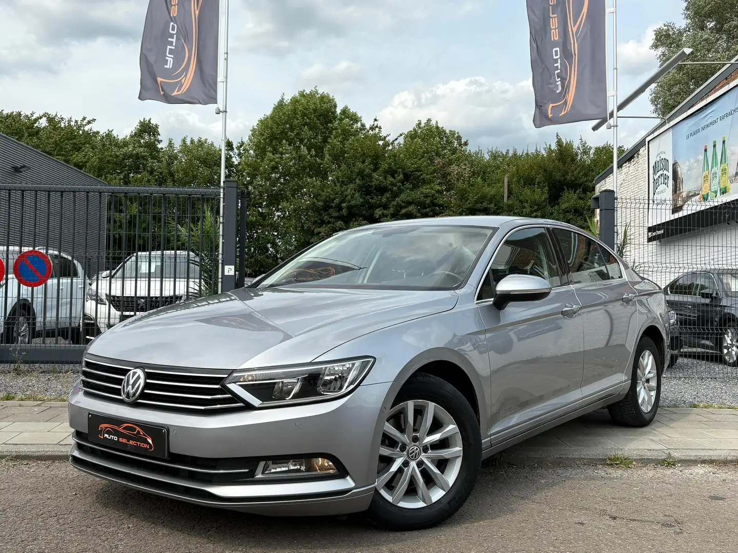 Volkswagen Passat 1.6TDI DSG - NAVI - EURO6 - CAMERA - CLIM 3 ZONES Grijs - 1