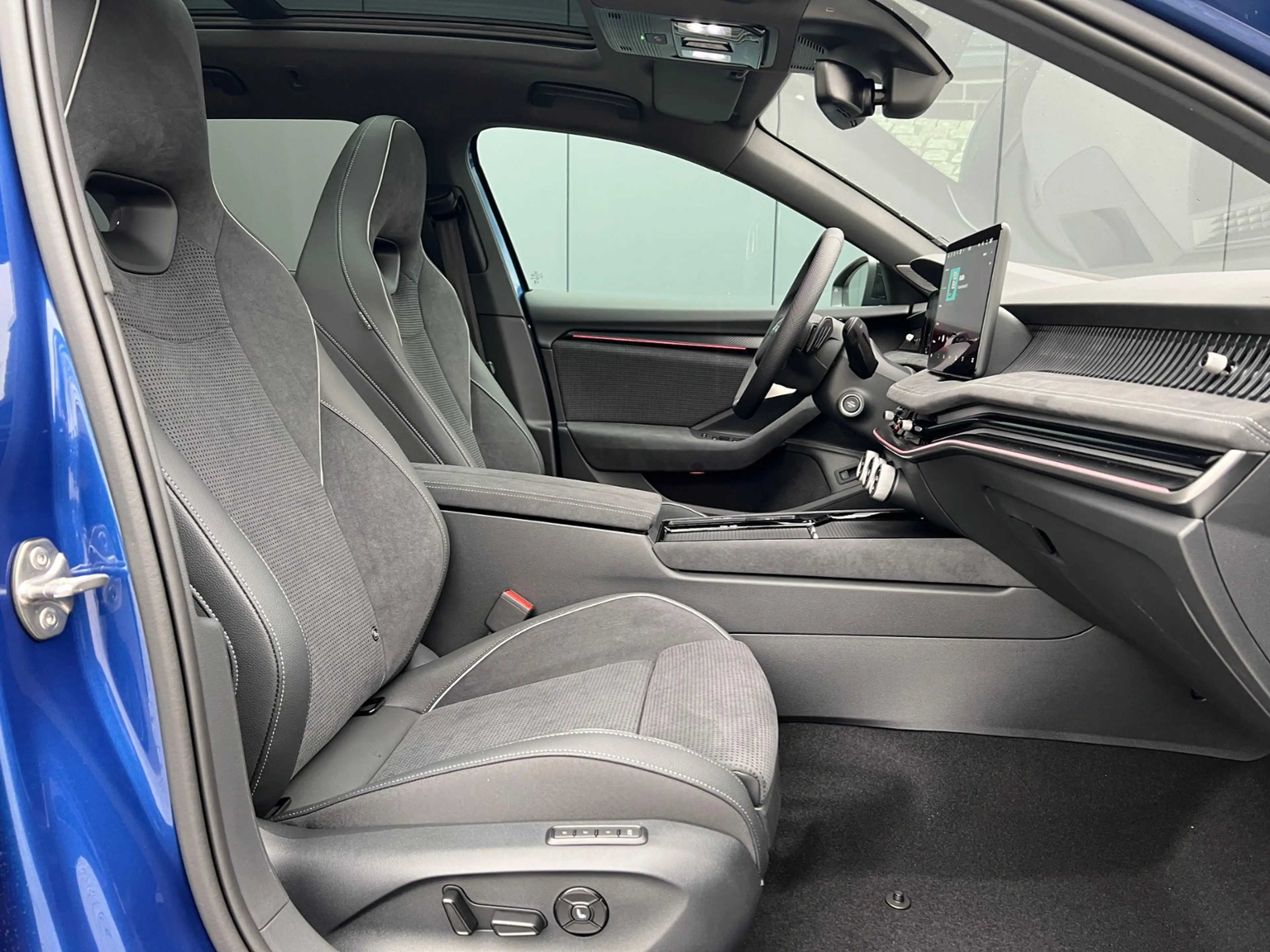 Skoda Superb Combi  Sportline 2.0 TDI 4x4 DSG *AHK, Navi, 19"- — photo 13