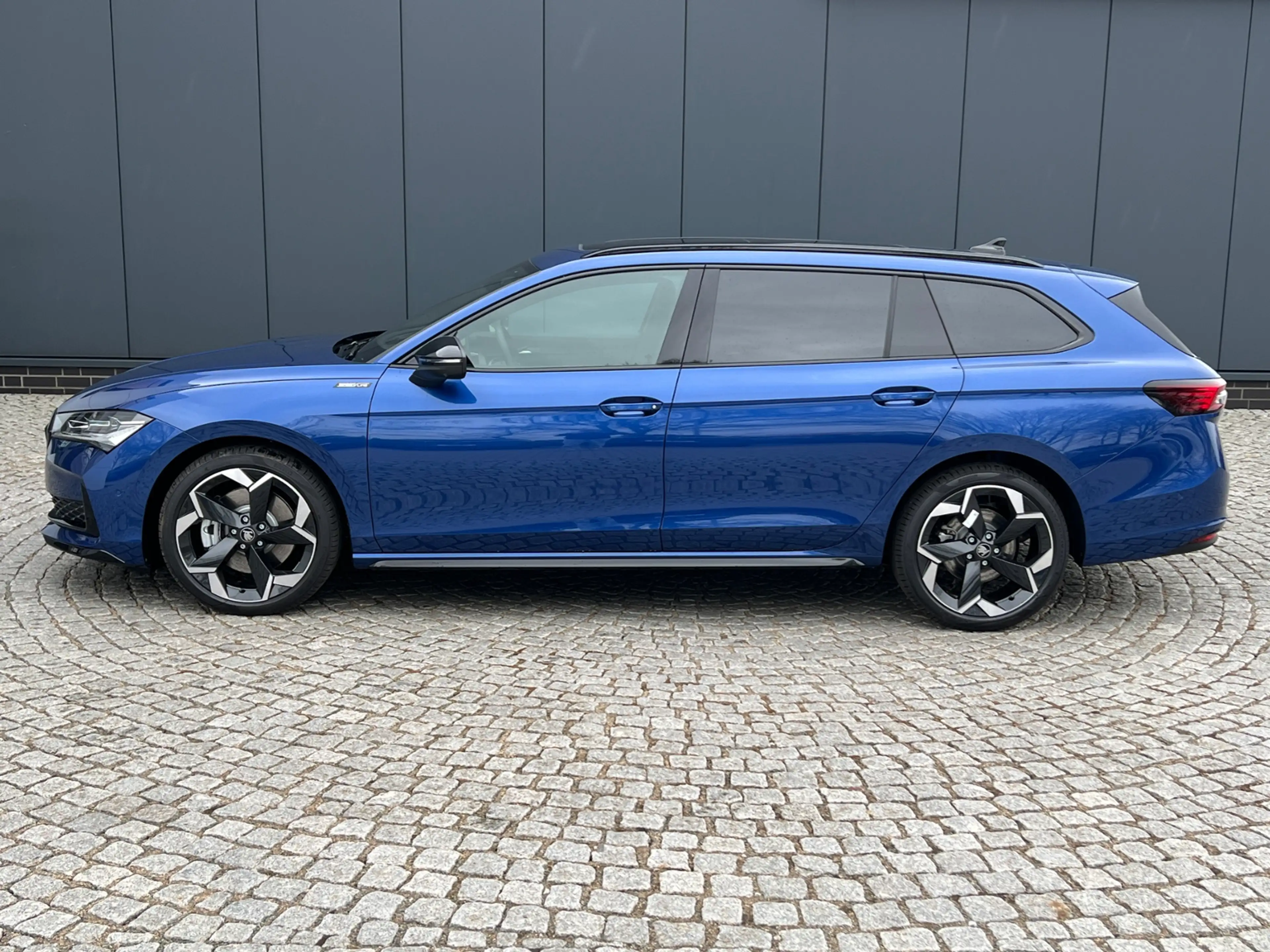 Skoda Superb Combi  Sportline 2.0 TDI 4x4 DSG *AHK, Navi, 19"- — photo 3