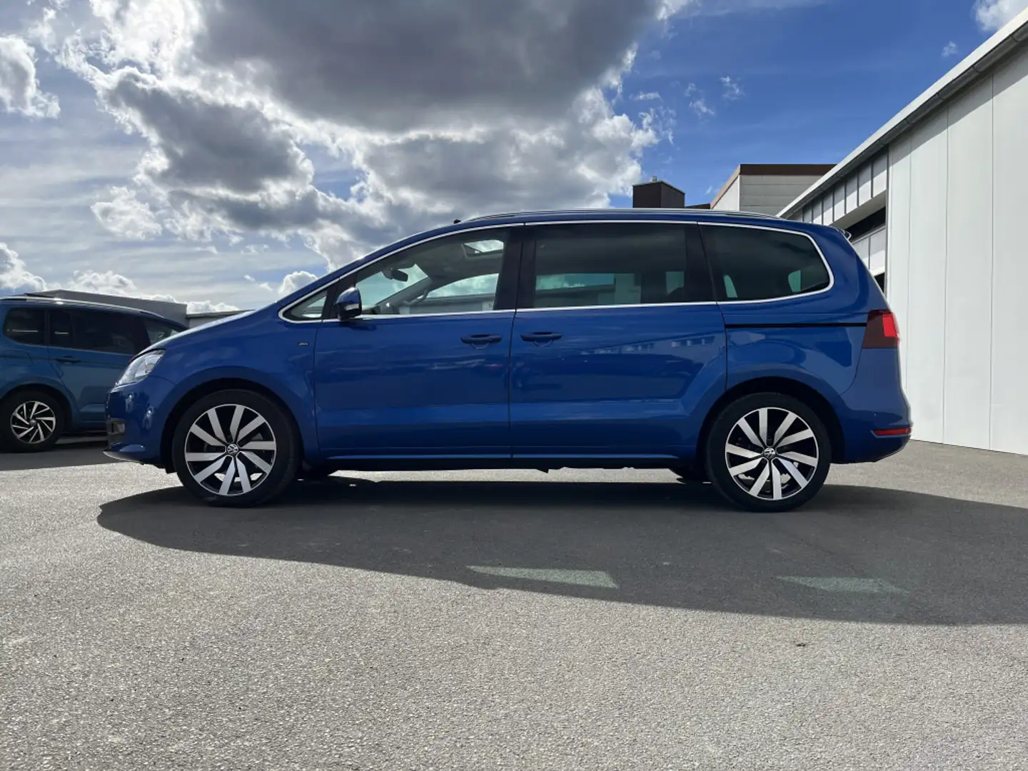Volkswagen Sharan 2.0 TDI Join 331€ o. Anzahlung AHK Panorama Navi Blau - 2