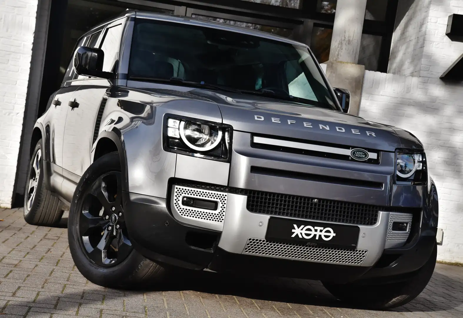 Land Rover Defender 110 D240 S *** 7 ZIT / TREKHAAK / PANO / BTW *** Grigio - 2