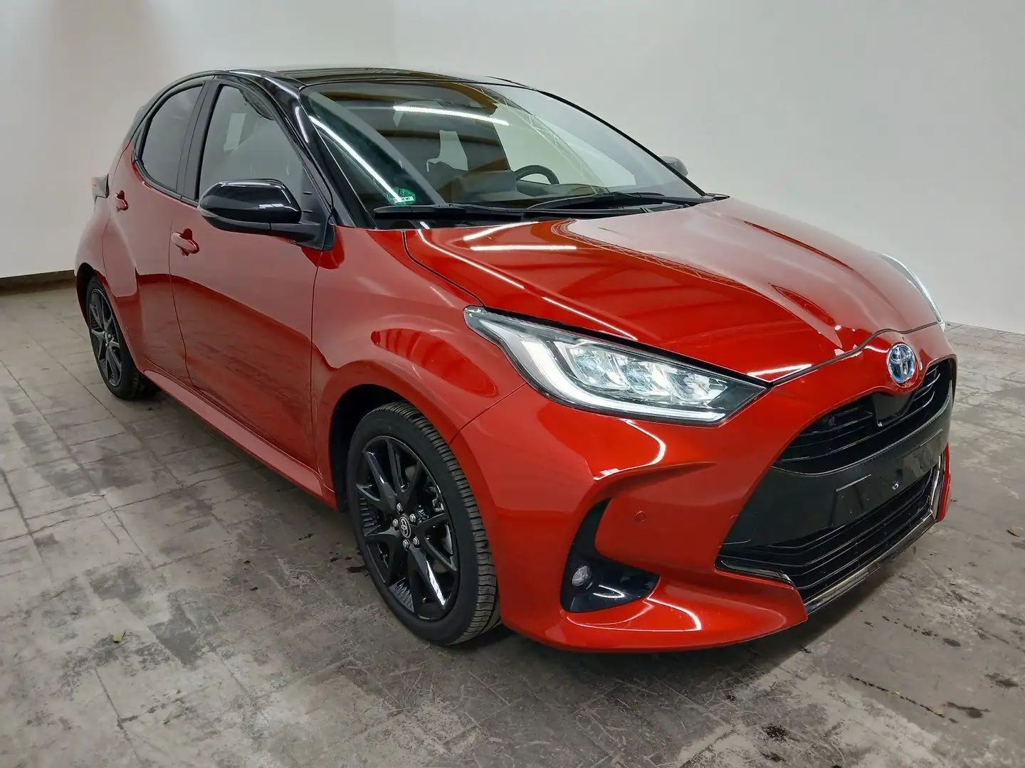 Toyota Yaris Hy Style /HUD/LED/PDC/TW/Pano/CarPlay/SHZ Rot - 1