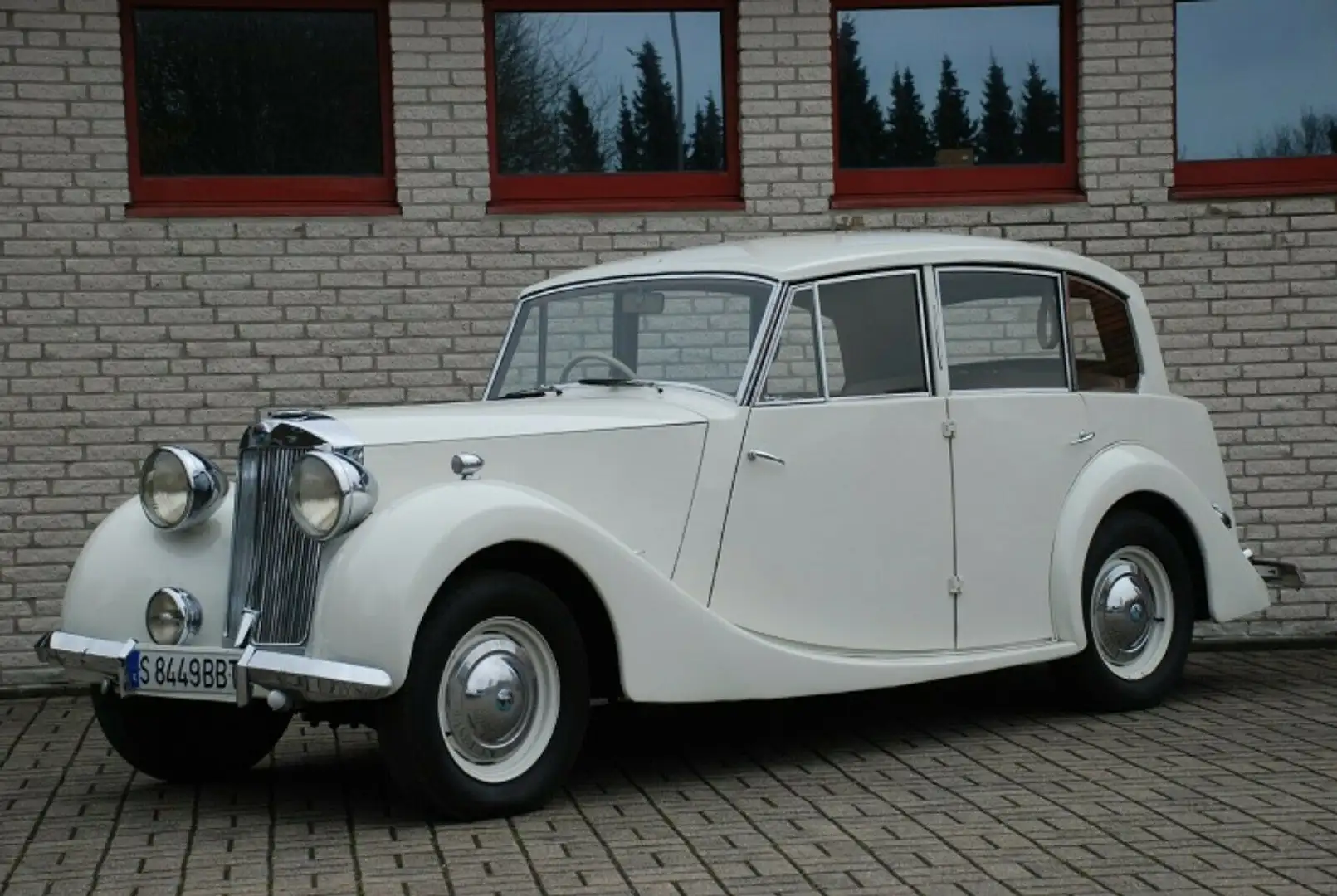 Triumph 1800 / Renown /Rolls / Saloon / Rarität Weiß - 2