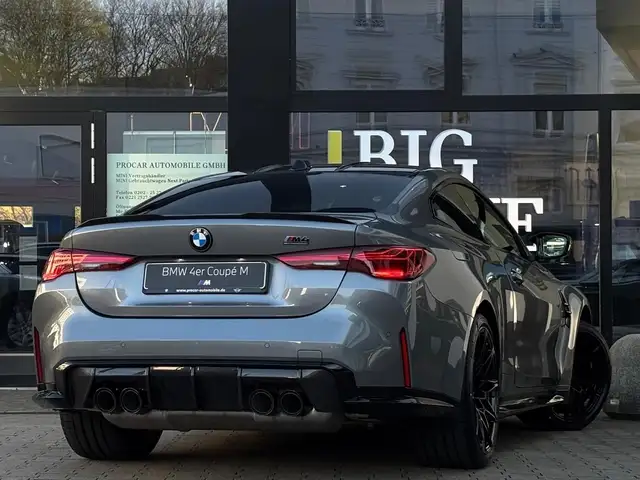 BMW M4 view 2