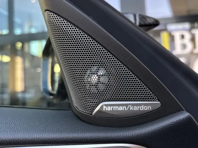 BMW M4 view 12