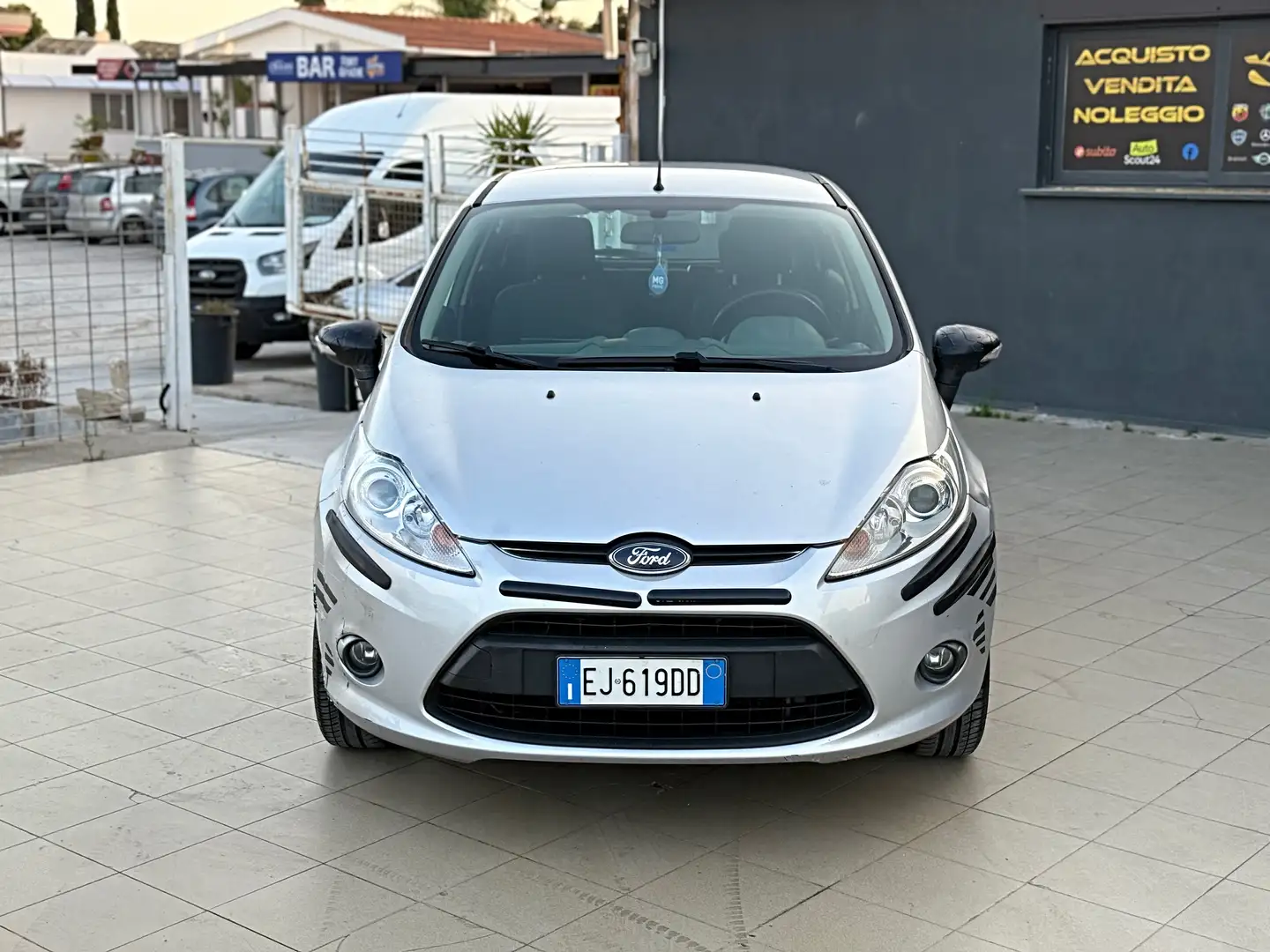 Ford Fiesta 5p 1.2 16v Titanium c/esp 82cv E5 - 1
