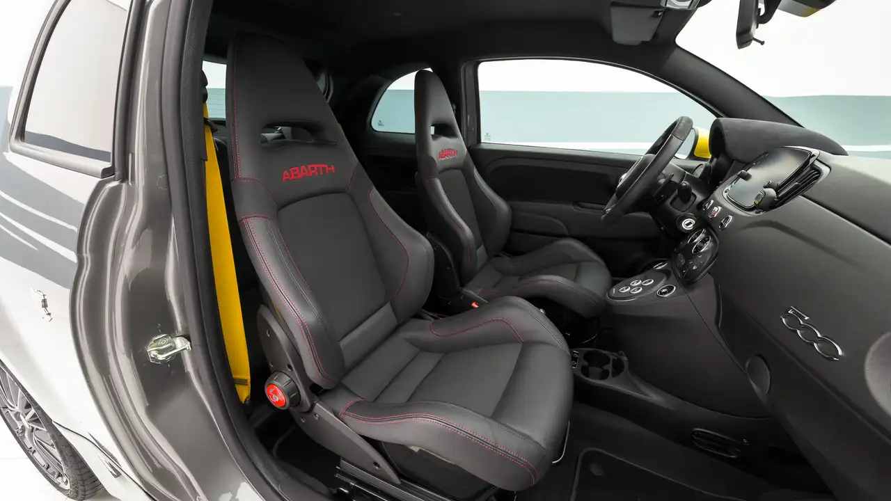Abarth 695 2024