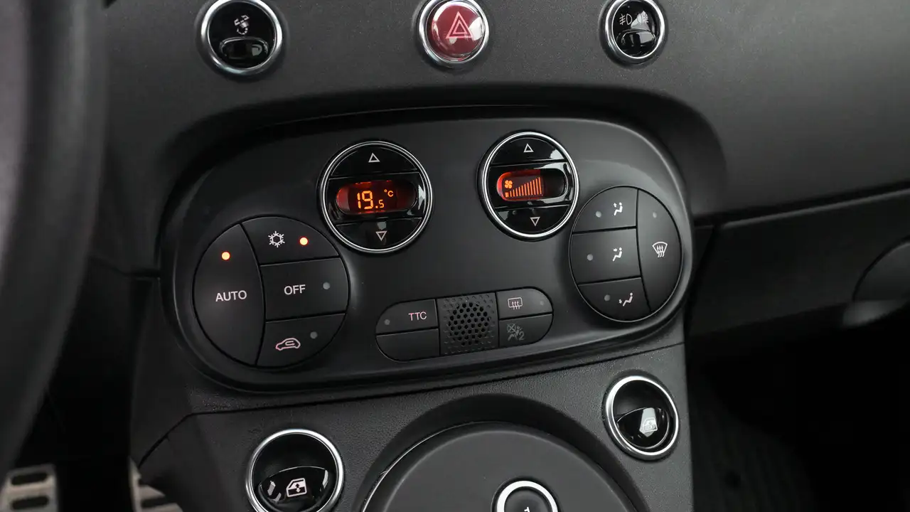 Abarth 695 2024 — фото 12