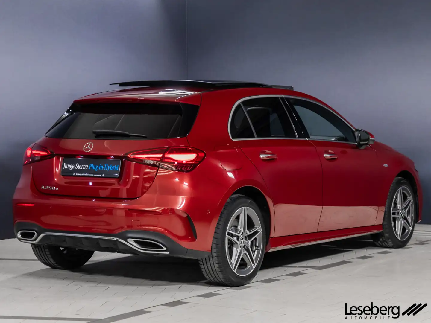 Mercedes-Benz A 250 A 250 e AMG LED/Panorama/Kamera/Ambiente/SHZ/DAB Rot - 2