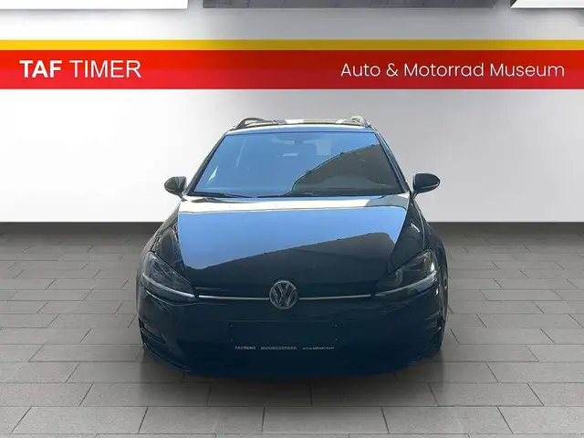 Volkswagen Golf view 3