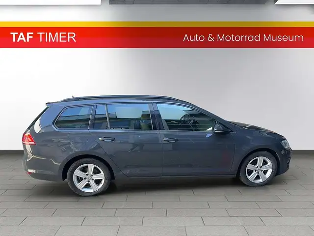 Volkswagen Golf view 6