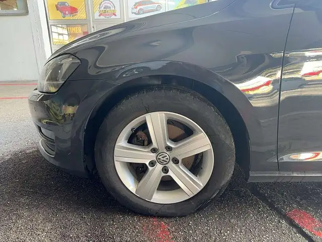Volkswagen Golf view 5
