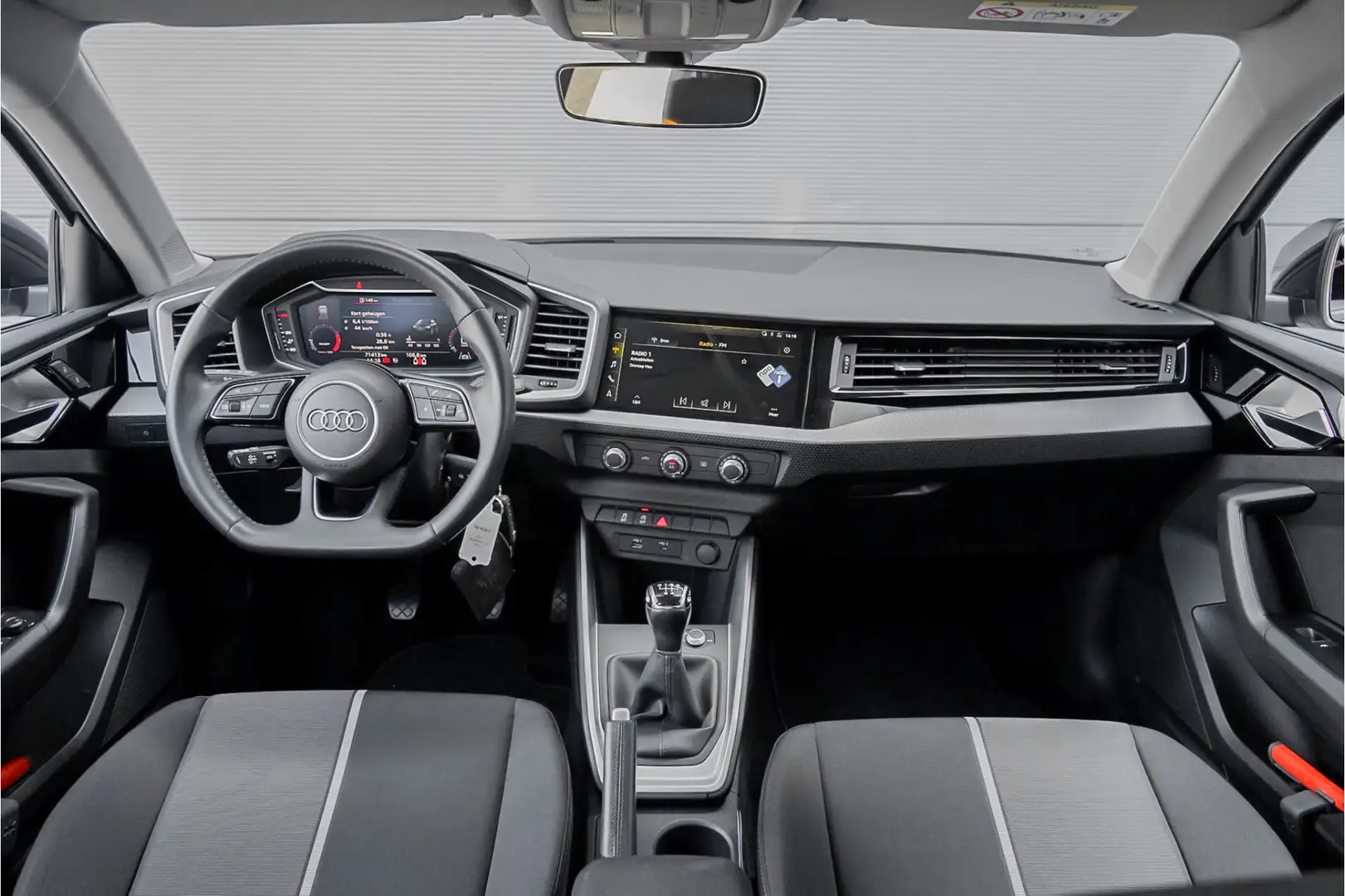 Audi A1 citycarver 25 TFSI Advanced CarPlay ACC Airco Grey - 2