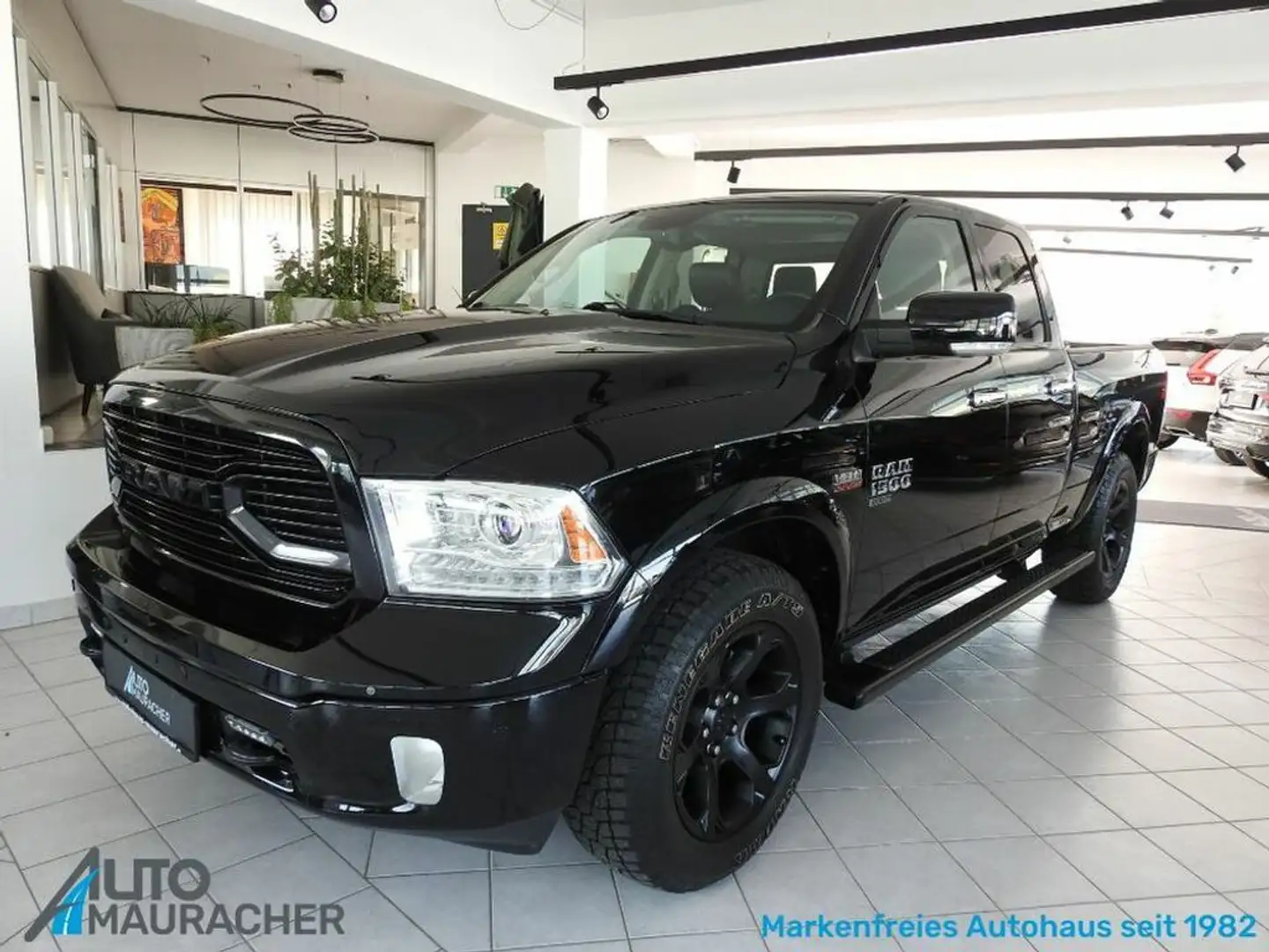 Dodge RAM 1500 Laramie 5,7 HEMI Crew Cab Mid Box Negro - 1