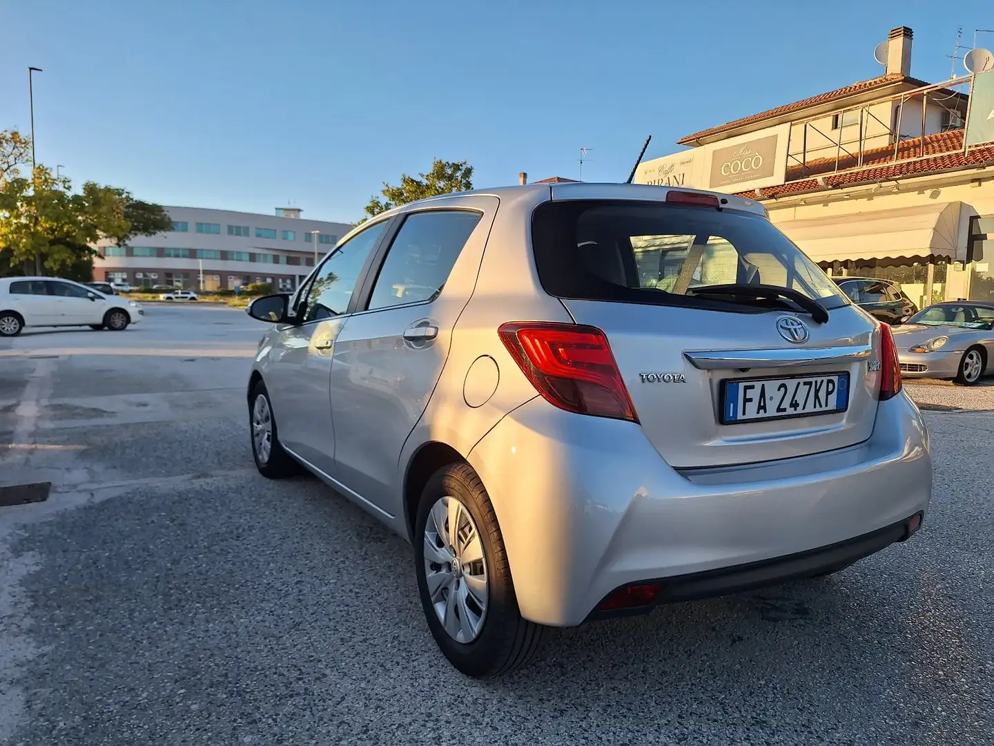 Toyota Yaris Yaris III 2015 5p 1.4 d-4d Active Silber - 2