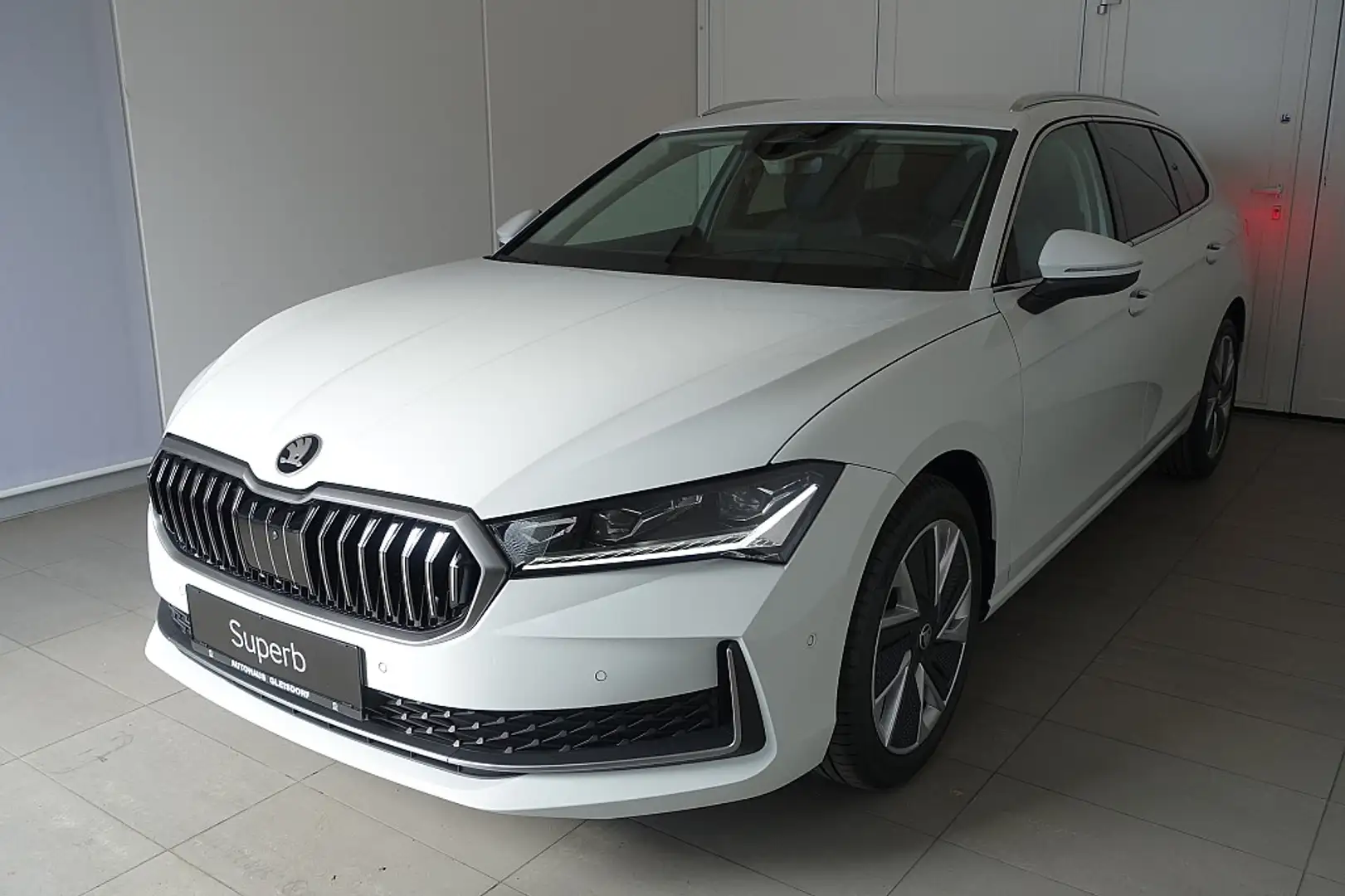 Skoda Superb Kombi 1,5 TSI mHEV Selection DSG Weiß - 1