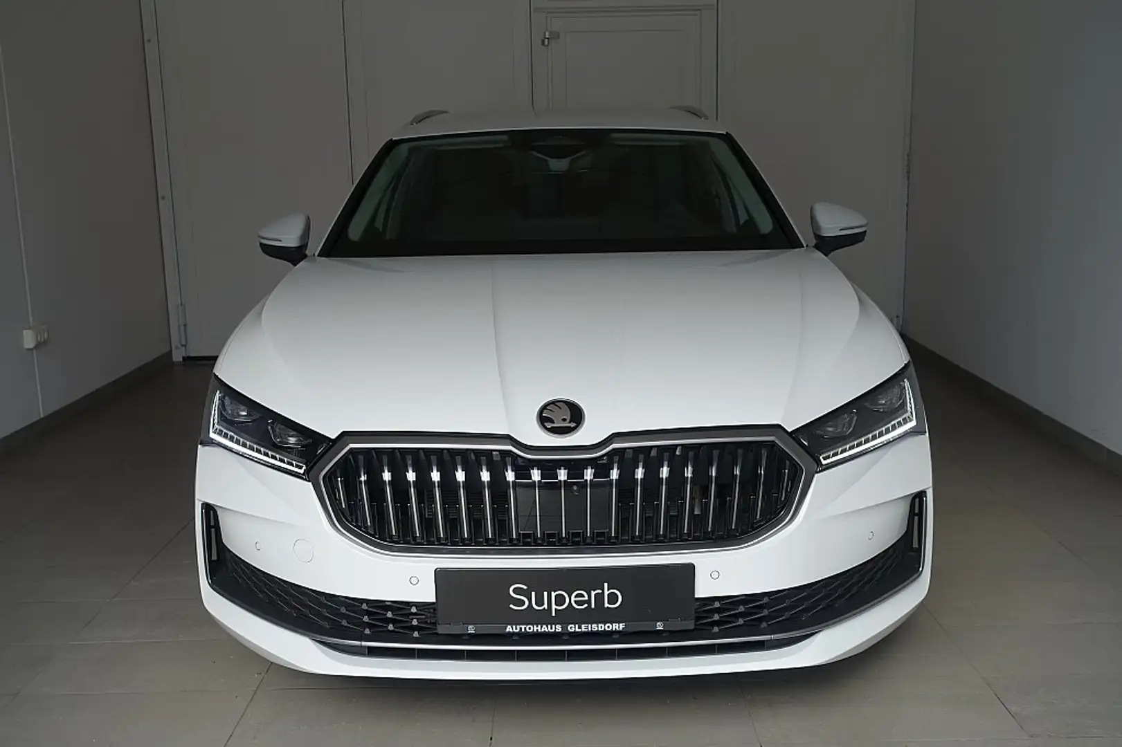 Skoda Superb Kombi 1,5 TSI mHEV Selection DSG Weiß - 2