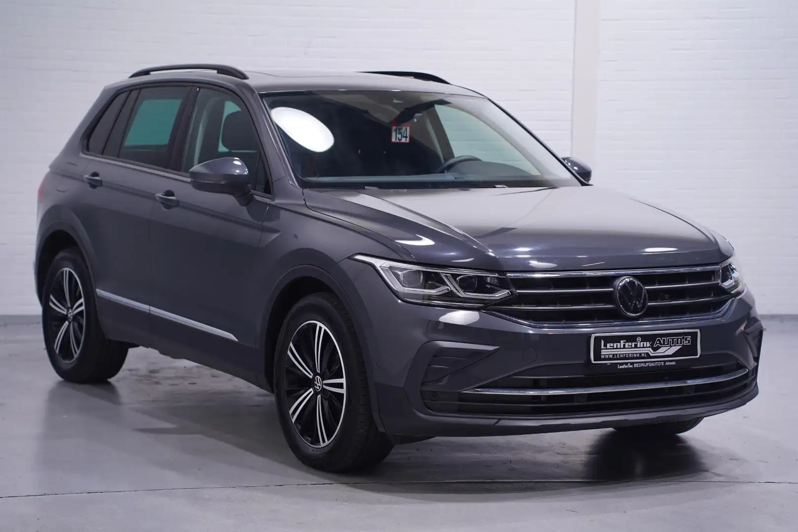 Volkswagen Tiguan 2.0 TDI 150 pk Aut. Grijs Kenteken 2-Zits Navi Pan Grey - 2