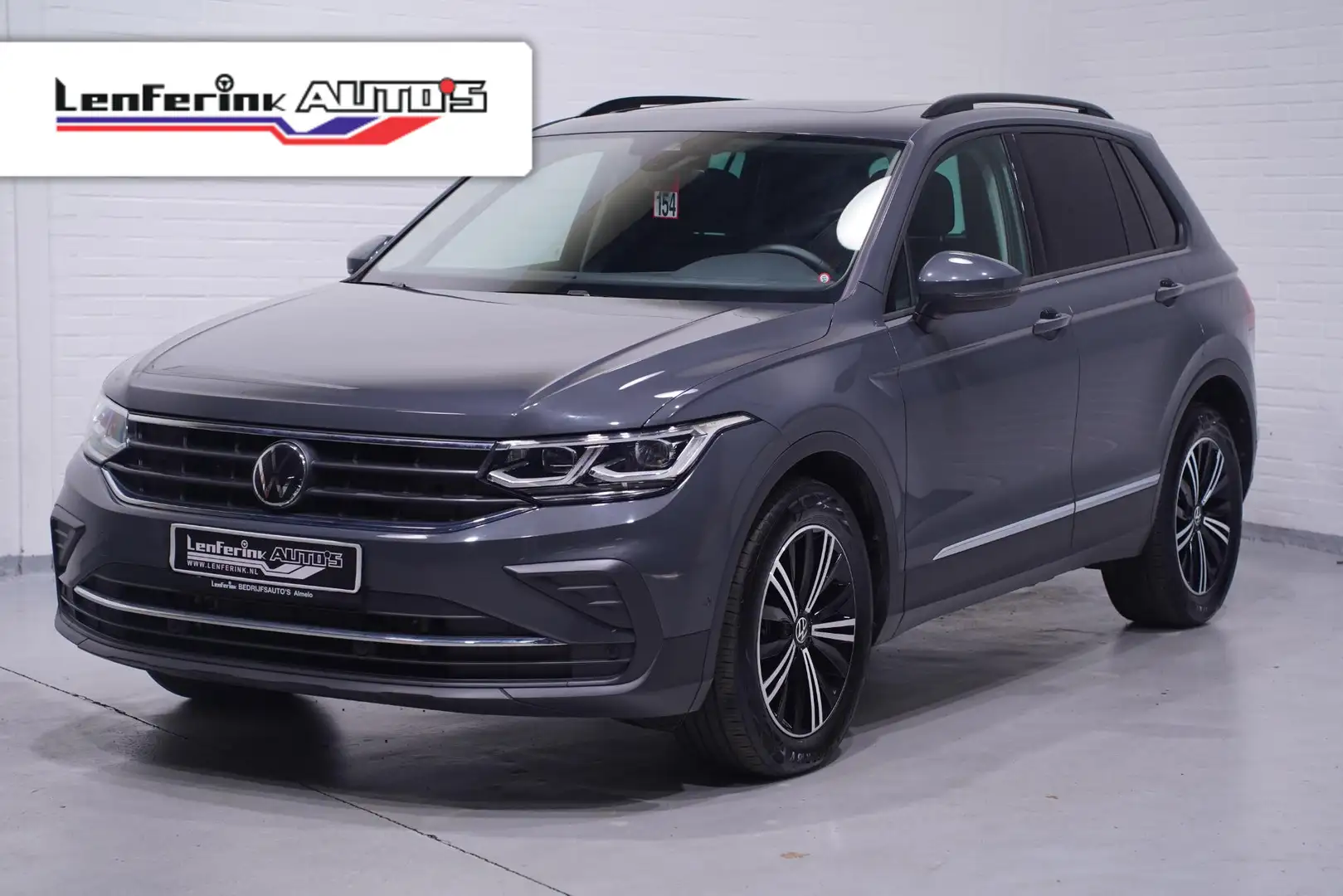 Volkswagen Tiguan 2.0 TDI 150 pk Aut. Grijs Kenteken 2-Zits Navi Pan Grey - 1