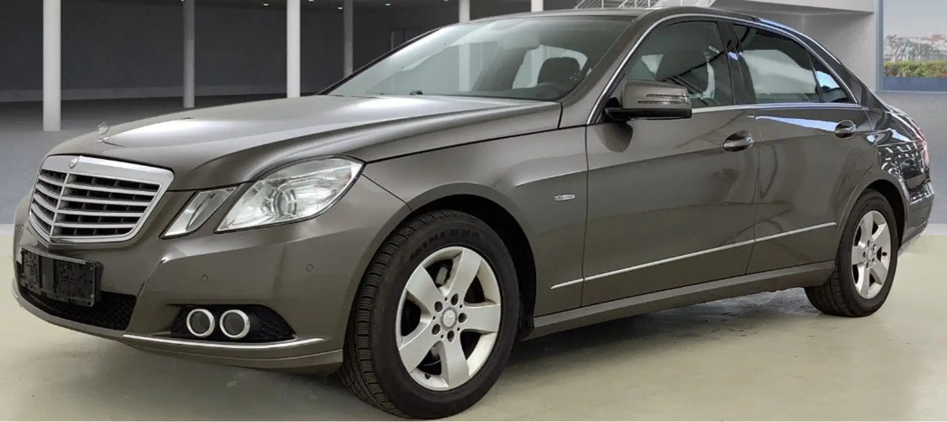 Mercedes-Benz E 350 Lim. CGI BlueEfficiency Elegance 7G- Aut. Grau - 1