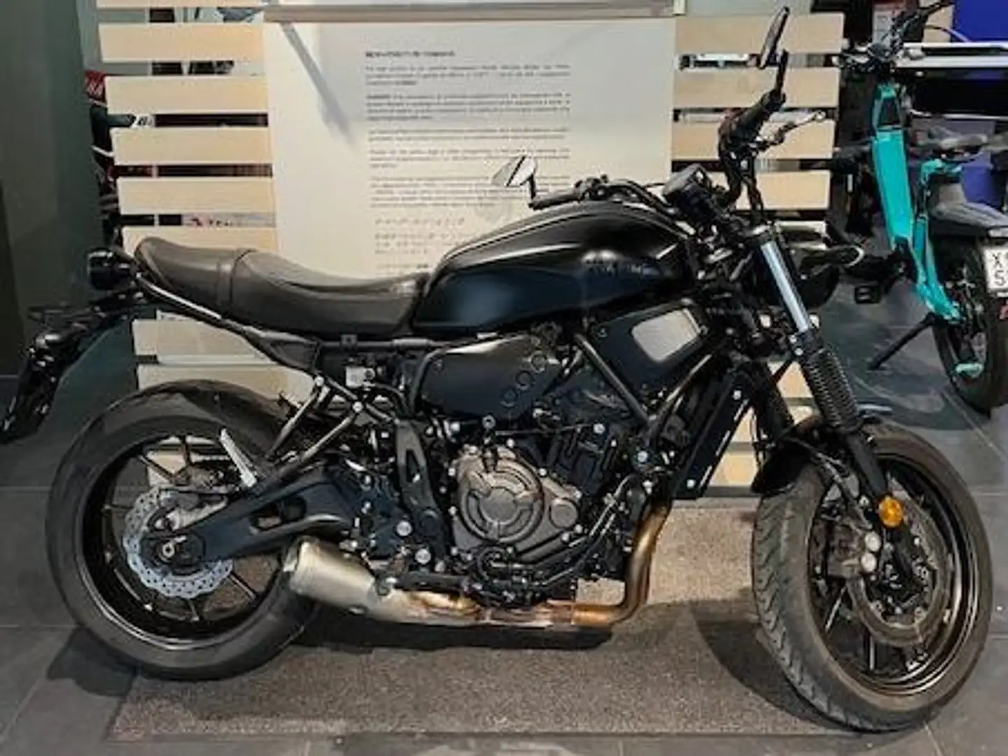 Yamaha XSR 700 Negro - 1