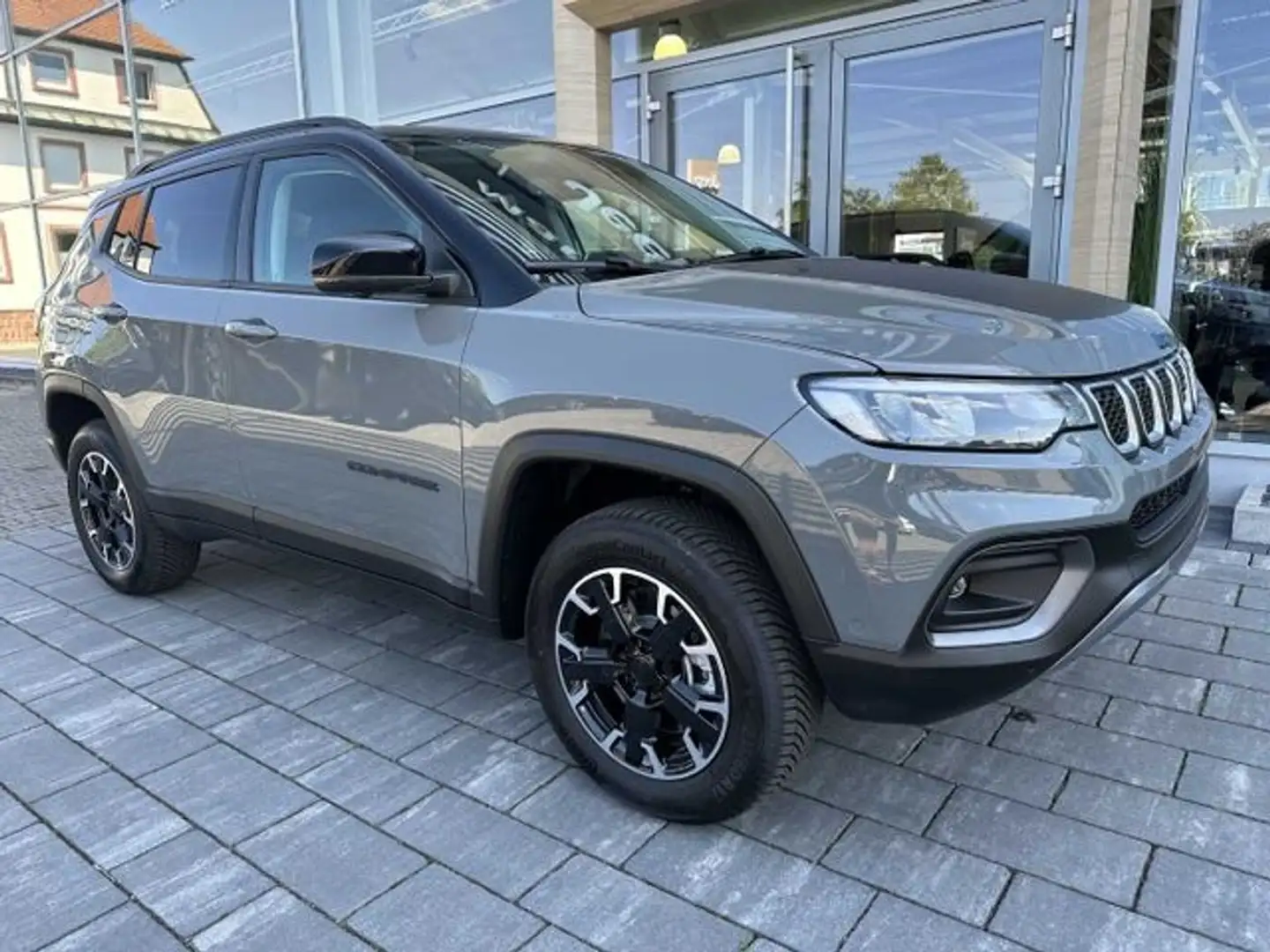 Jeep Compass 4xe High Upland Pano Allrad Panorama Navi Leder AC Grau - 2