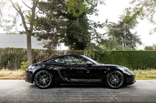 Porsche Cayman view 20
