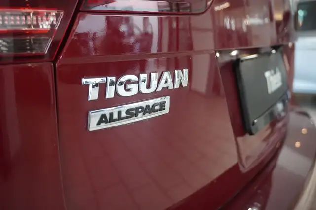 Volkswagen Tiguan Allspace view 11