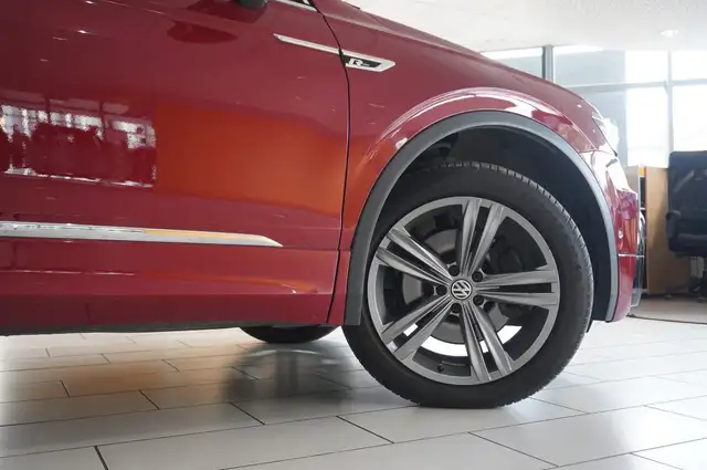 Volkswagen Tiguan Allspace view 6