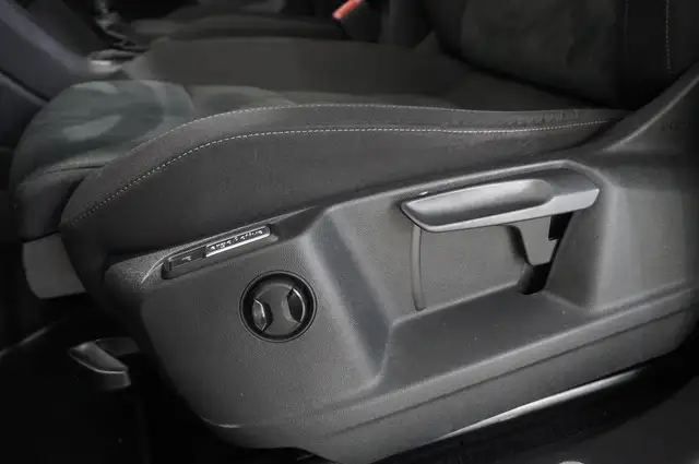Volkswagen Tiguan Allspace view 13