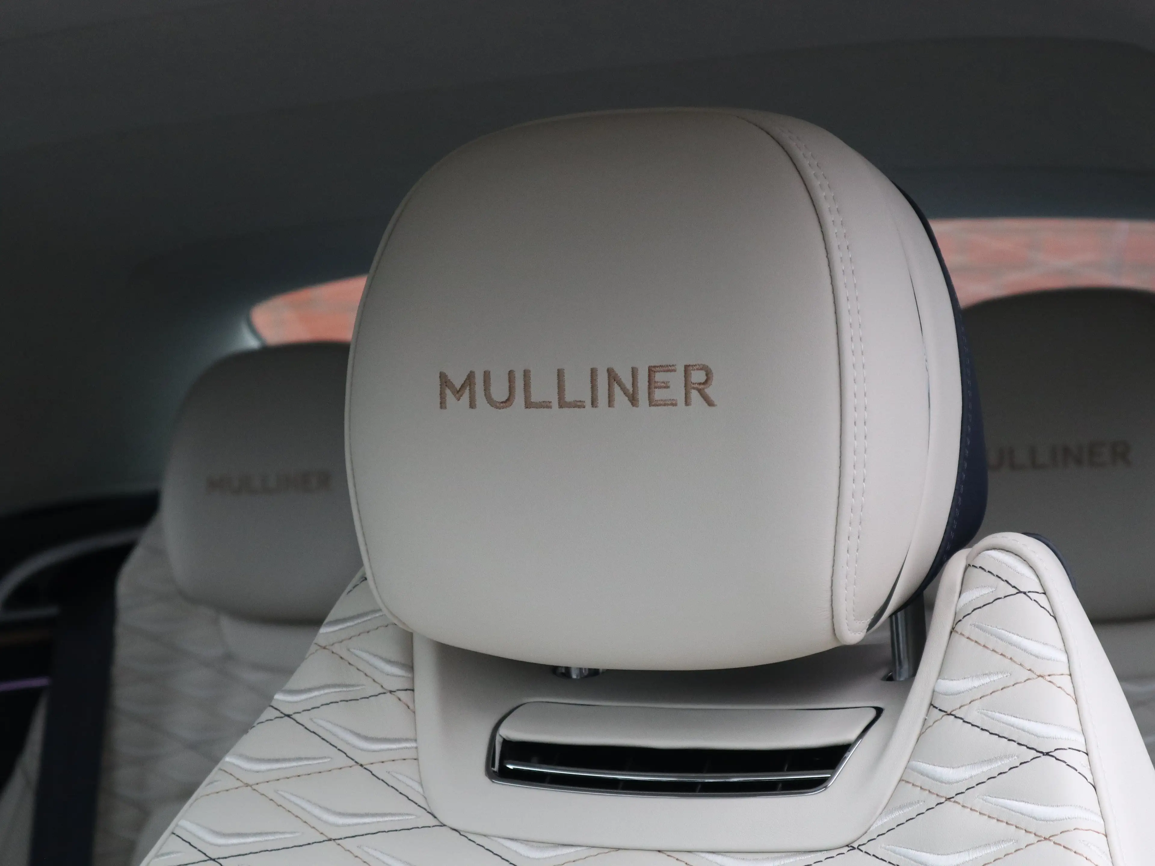 Bentley Continental GTC V8 Hybrid Mulliner *Bespoke Inside* — photo 14